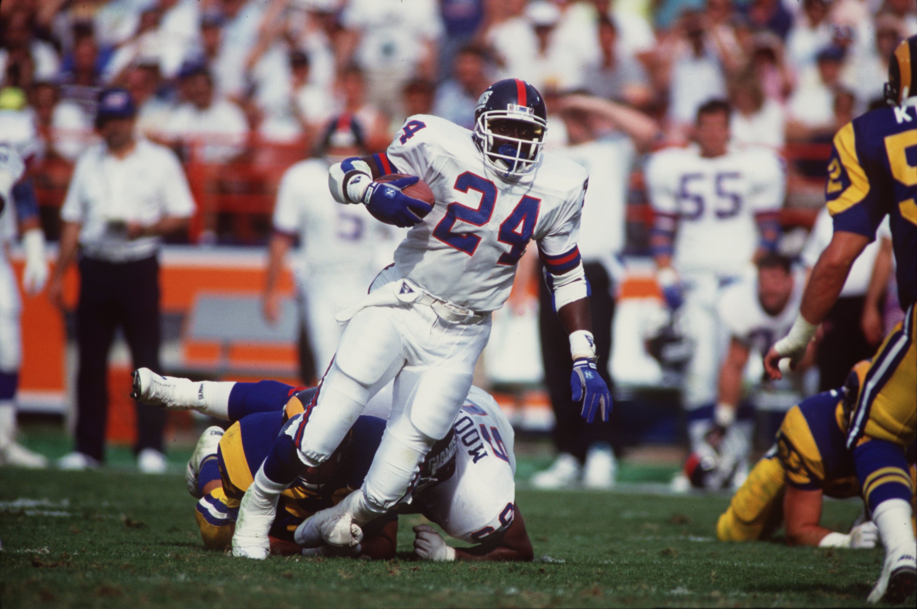 11 Nov 1990:  Running back Ottis Anderson of the New York Giants run with the ball during the Giants 31-7 win over the Los Angeles Rams at Anaheim Stadium in Anaheim, California. Mandatory Credit: Stephen Dunn/ALLSPORT