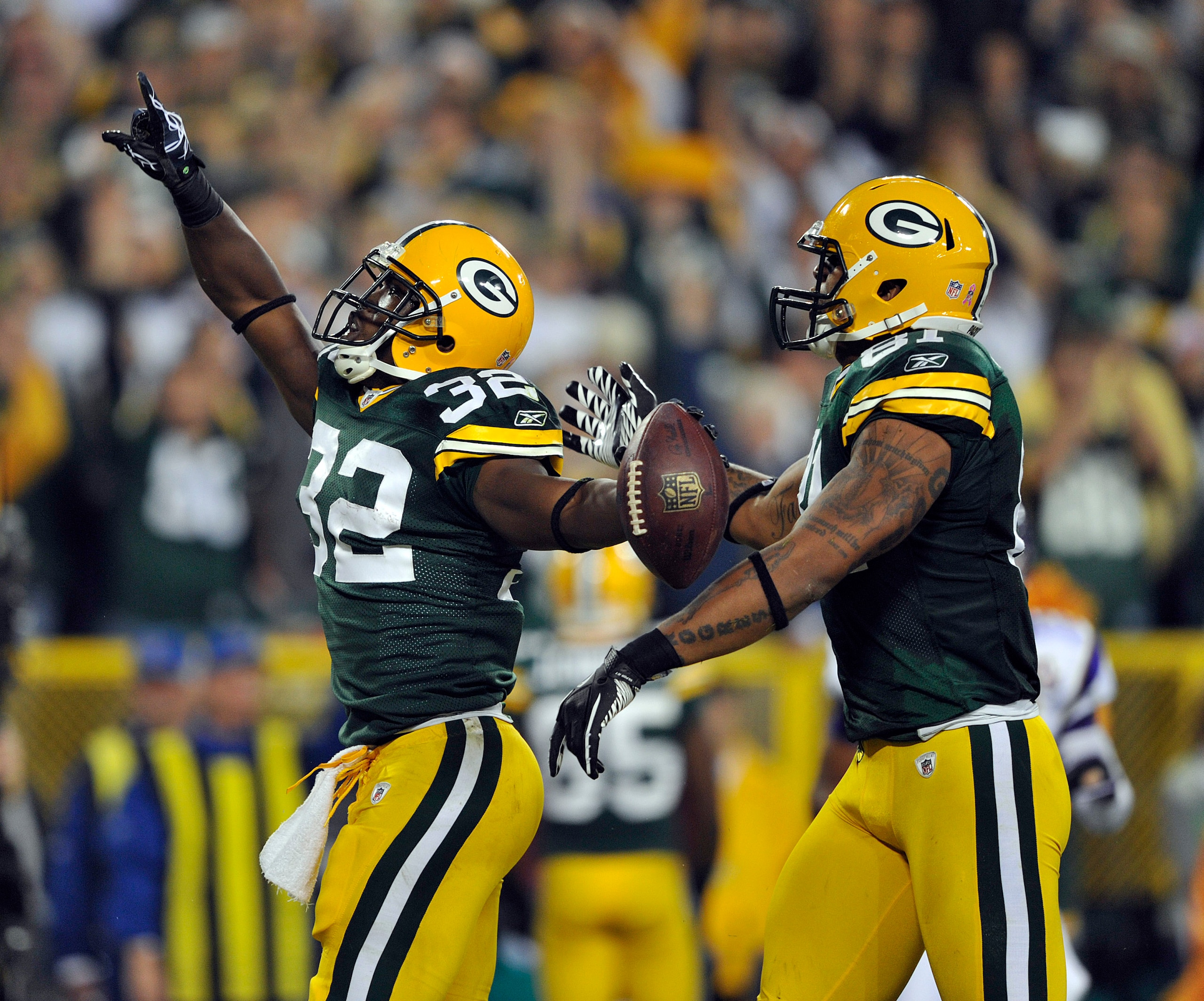 GREEN BAY, WI - OCTOBER 24:  Brandon Jackson #32 of the Green Bay Packers celebrates at touchdown with teammate Andrew Quarless #81 against the Minnesota Vikings at  Lambeau Field on October 24, 2010 in Green Bay, Wisconsin. (Photo by Jim Prisching/Getty