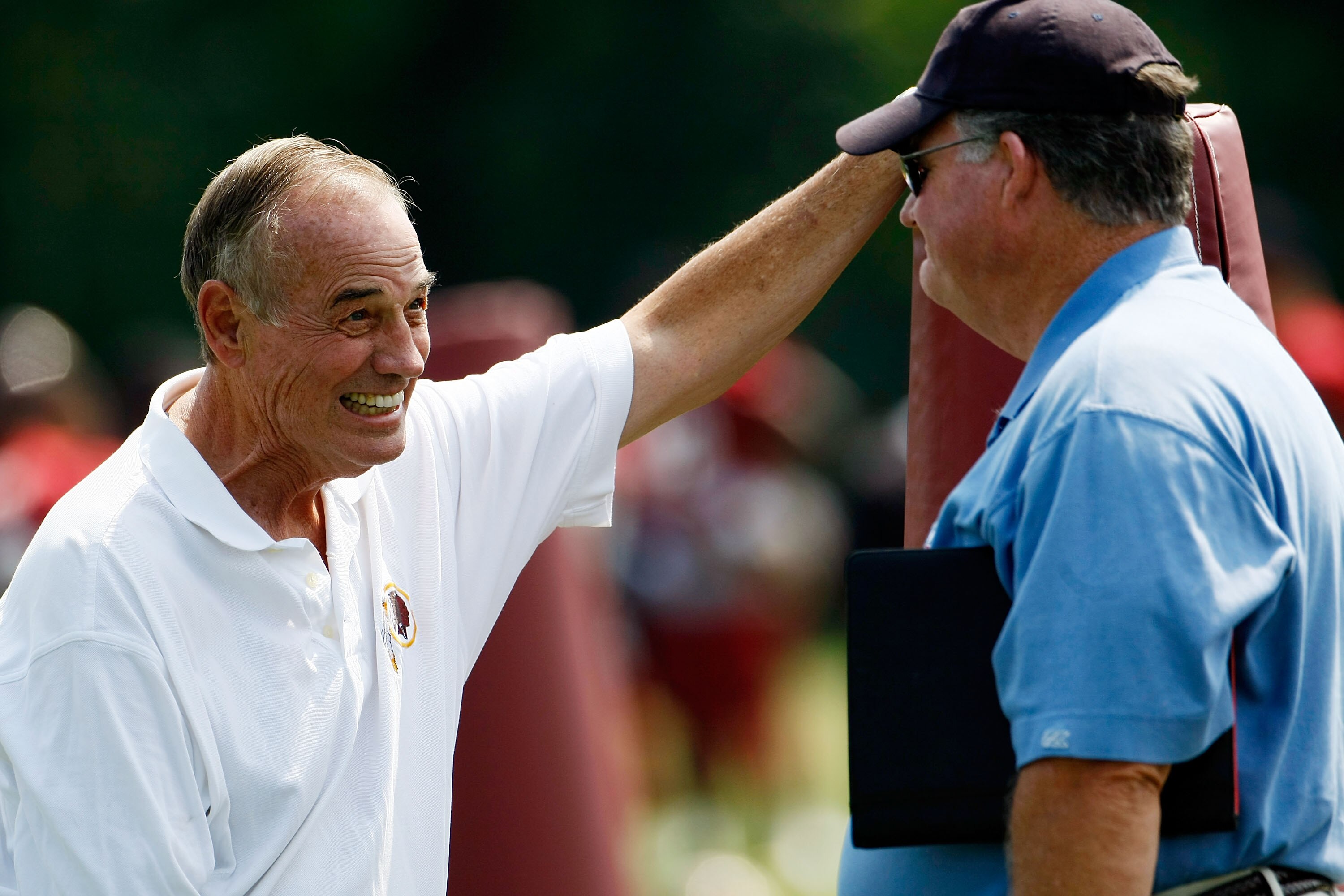 ASHBURN, VA - AUGUST 03:  Hall of Fame linebacker Sam Huff (L) attends Washington Redskins training camp August 3, 2009 in Ashburn, Virginia.  (Photo by Win McNamee/Getty Images)