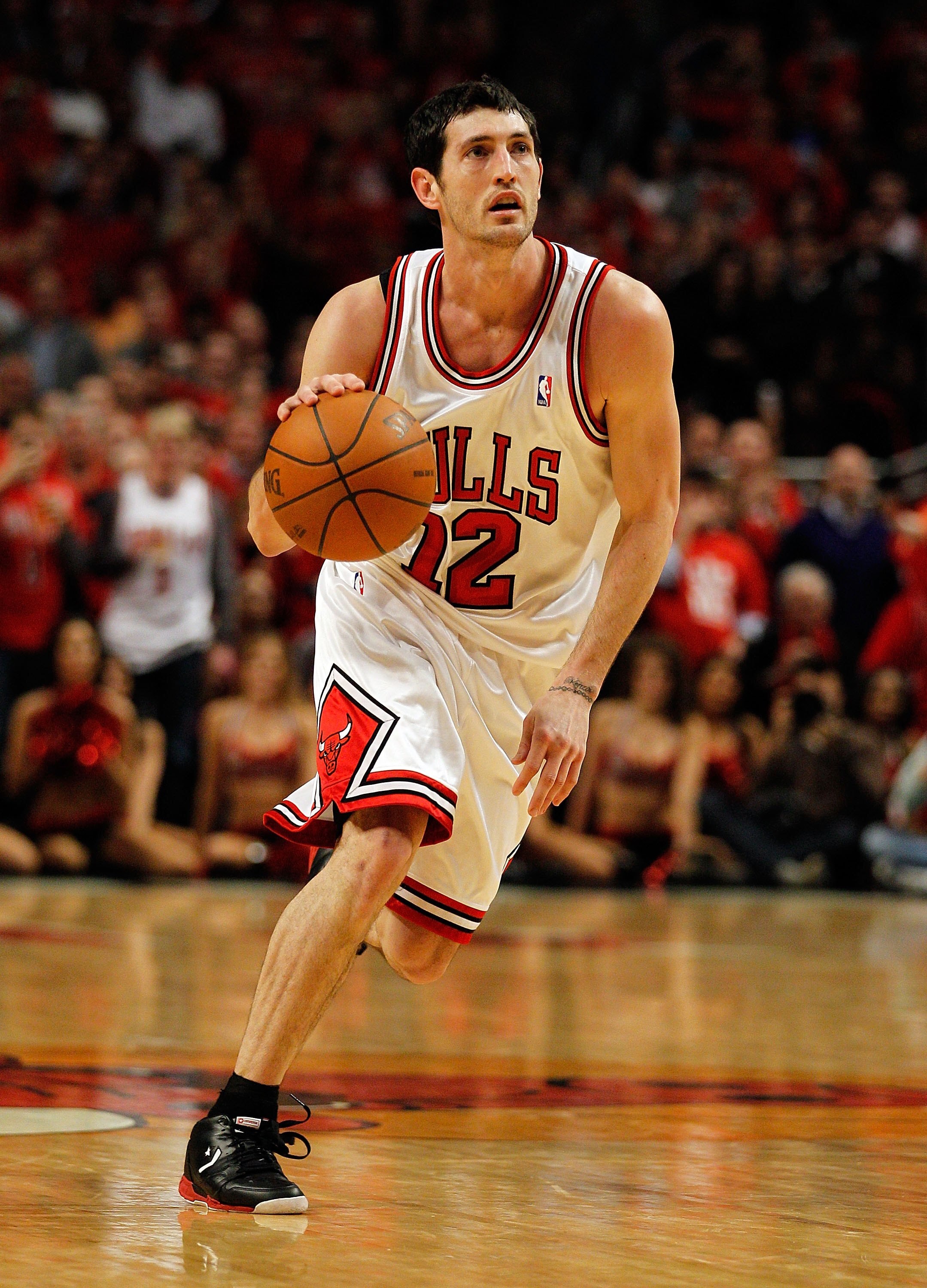 CHICAGO - APRIL 22: Kirk Hinrich #12 of the Chicago Bulls moves up the court against the Cleveland Cavaliers in Game Three of the Eastern Conference Quarterfinals during the 2010 NBA Playoffs at the United Center on April 22, 2010 in Chicago, Illinois. Th