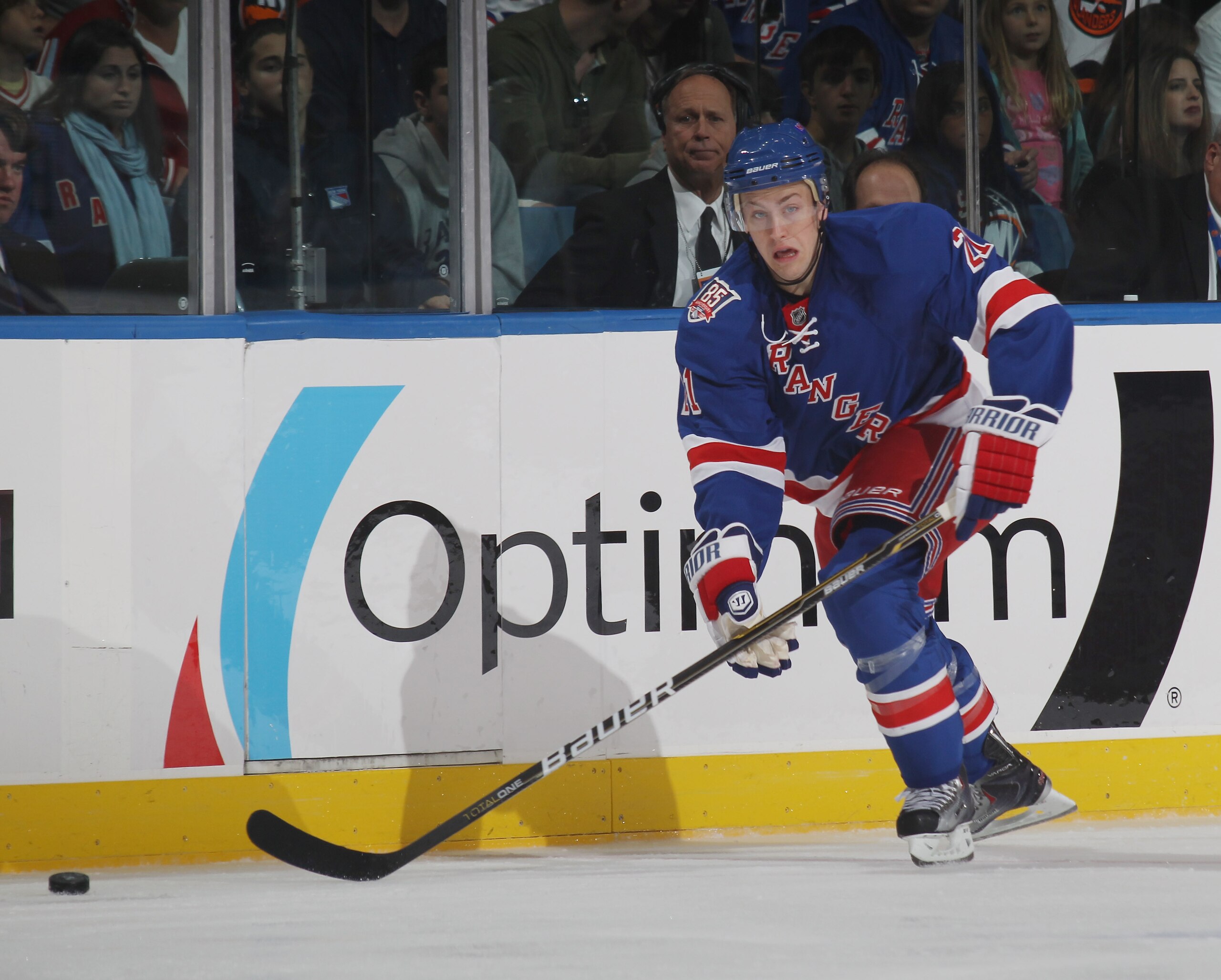 UNIONDALE, NY - OCTOBER 11:  Derek Stepan #21 of the New York Rangers skates against the New York Islanders the Nassau Coliseum on October 11, 2010 in Uniondale, New York.  (Photo by Bruce Bennett/Getty Images)