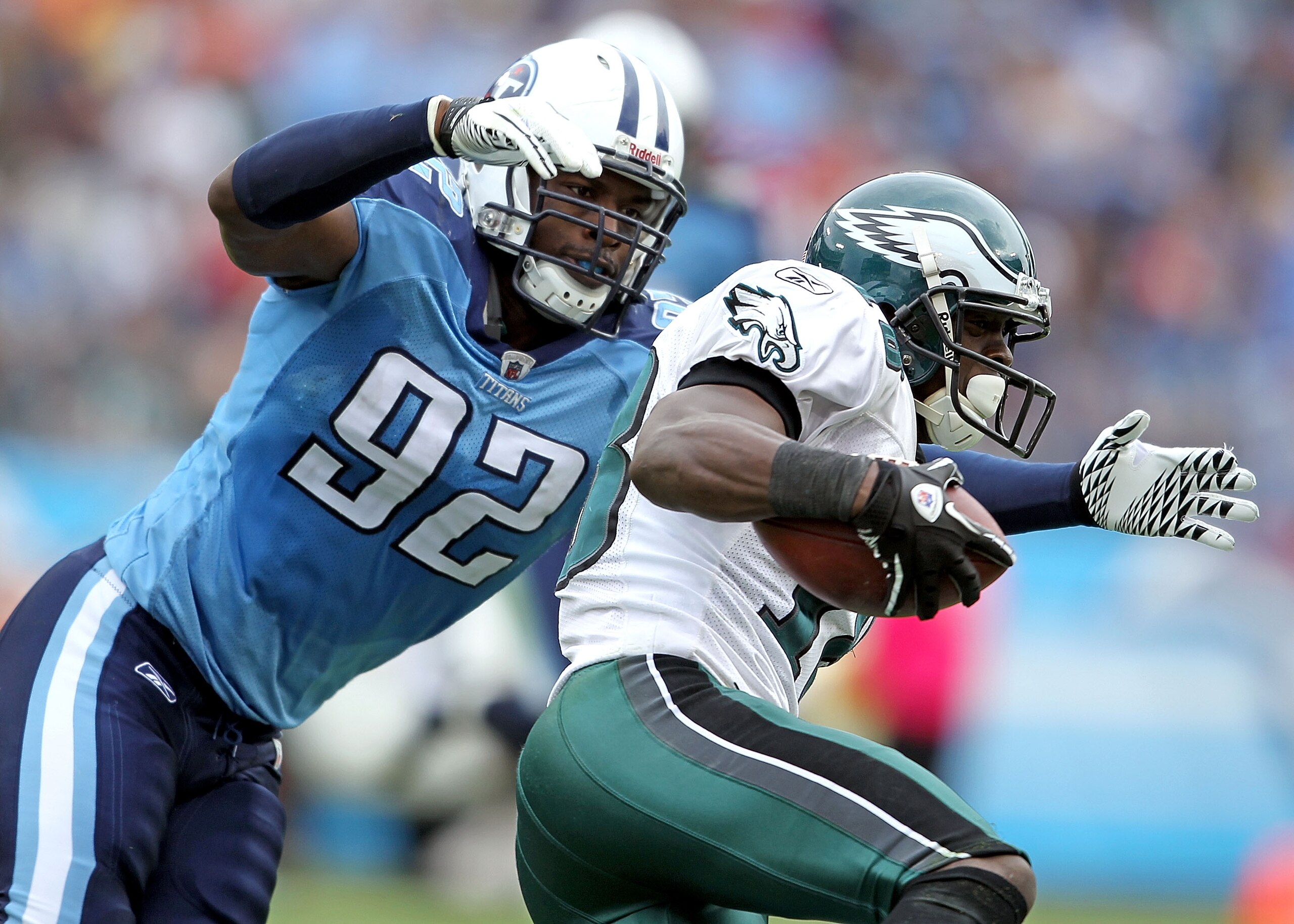 NASHVILLE, TN - OCTOBER 24: Will Witherspoon #92 of the Tennessee Titans tackles Jeremy Maclin #18 of the Philadelphia Eagles during the NFL game at LP Field on October 24, 2010 in Nashville, Tennessee. The Titans won 37-19. (Photo by Andy Lyons/Getty I NASHVILLE, TN - OCTOBER 24: Will Witherspoon #92 of the Tennessee Titans tackles Jeremy Maclin #18 of the Philadelphia Eagles during the NFL game at LP Field on October 24, 2010 in Nashville, Tennessee. The Titans won 37-19. (Photo by Andy Lyons/Getty I