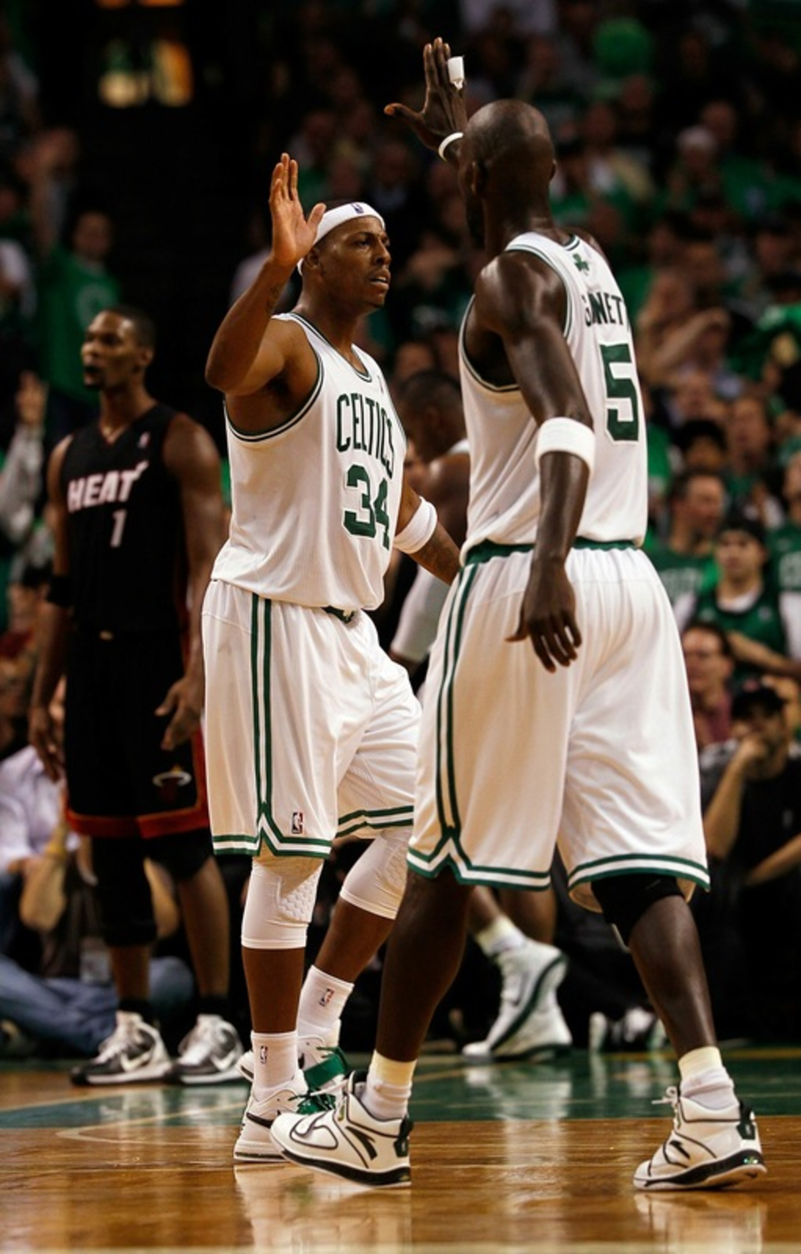Pierce rebounded from back spasms just in time to lead the Celtics to victory