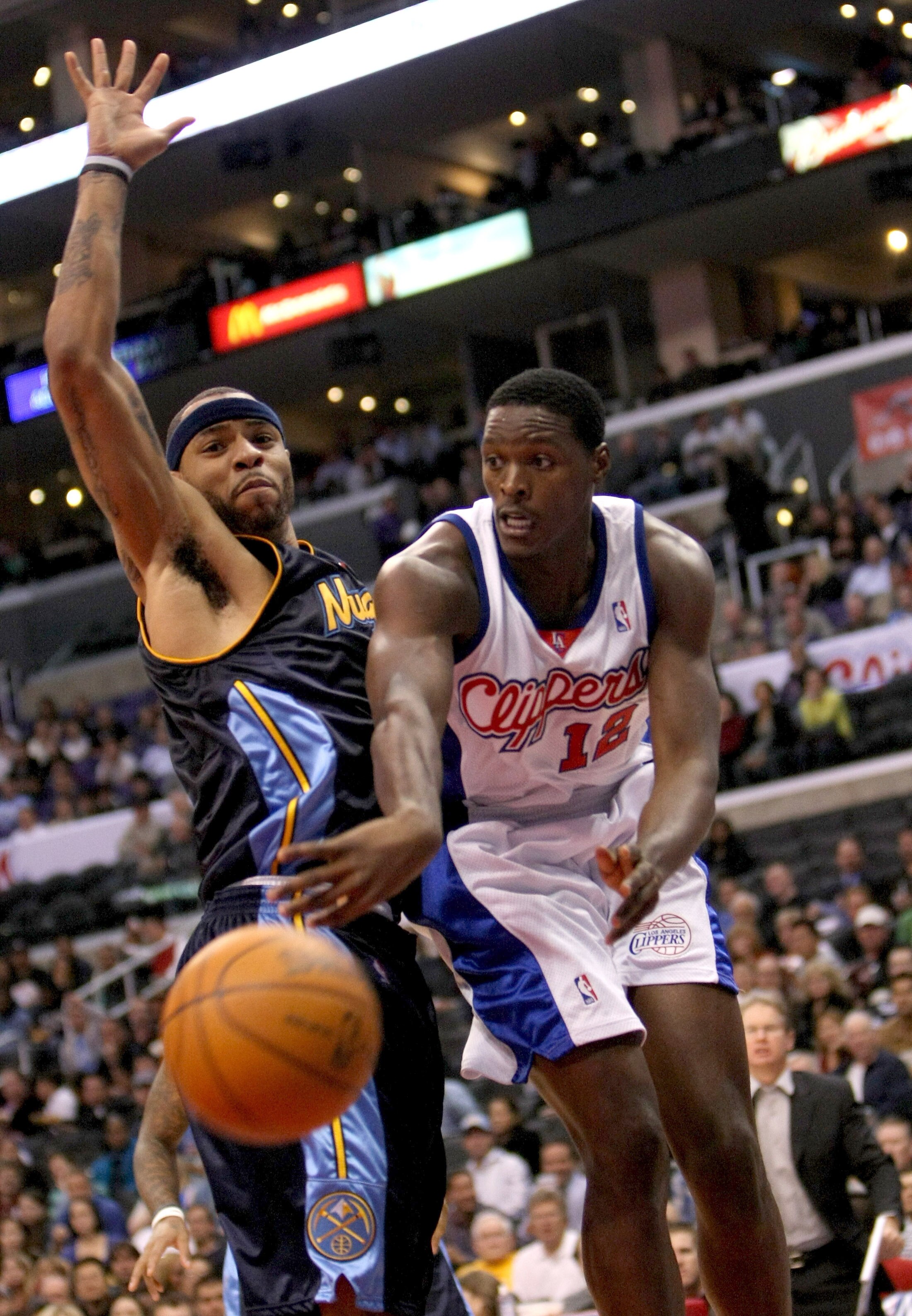 LOS ANGELES, CA - NOVEMBER 20:  Al Thornton #12 of the Los Angeles Clippers throws a pass around Kenyon Martin #4 of the Denver Nuggets on November 20, 2009 at Staples Center in Los Angeles, California.  The Clippers won 106-99.    NOTE TO USER: User expr