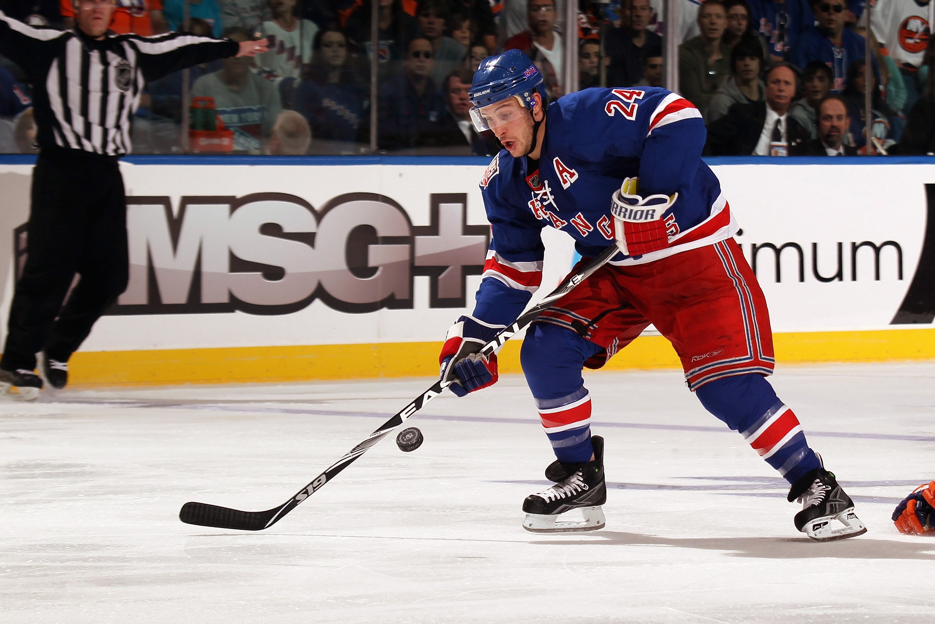 UNIONDALE, NY - OCTOBER 11:  Ryan Callahan #24 of the New York Rangers skates against the New York Islanders at the Nassau Coliseum on October 11, 2010 in Uniondale, New York.  The Islanders won 6-4.  (Photo by Bruce Bennett/Getty Images)