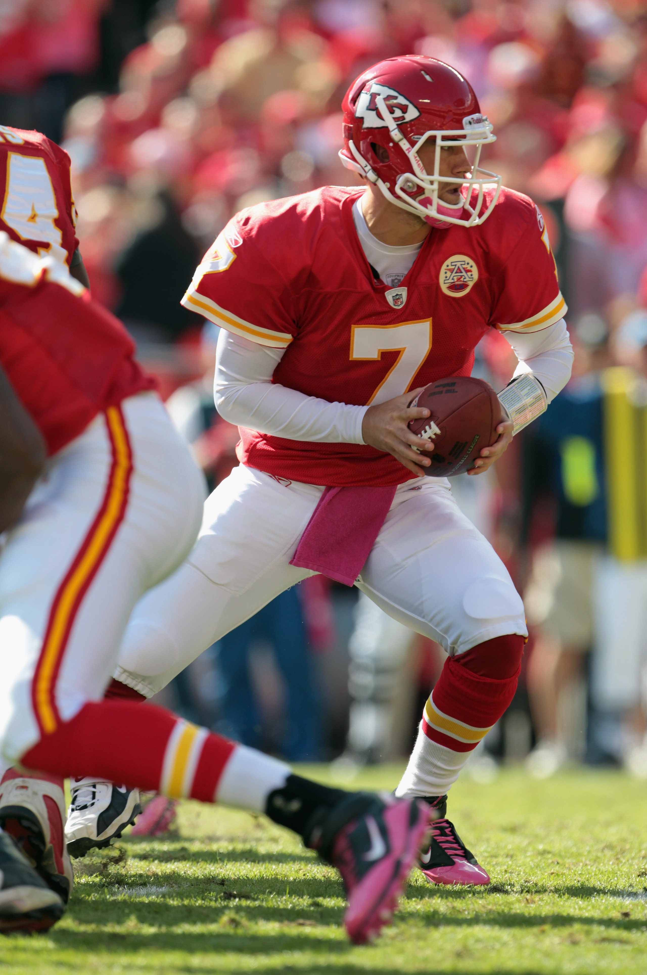 KANSAS CITY, MO - OCTOBER 24:  Quarterback Matt Cassel #7 of the Kansas City Chiefs passes during the game against the Jacksonville Jaguars on October 24, 2010 at Arrowhead Stadium in Kansas City, Missouri.  (Photo by Jamie Squire/Getty Images)