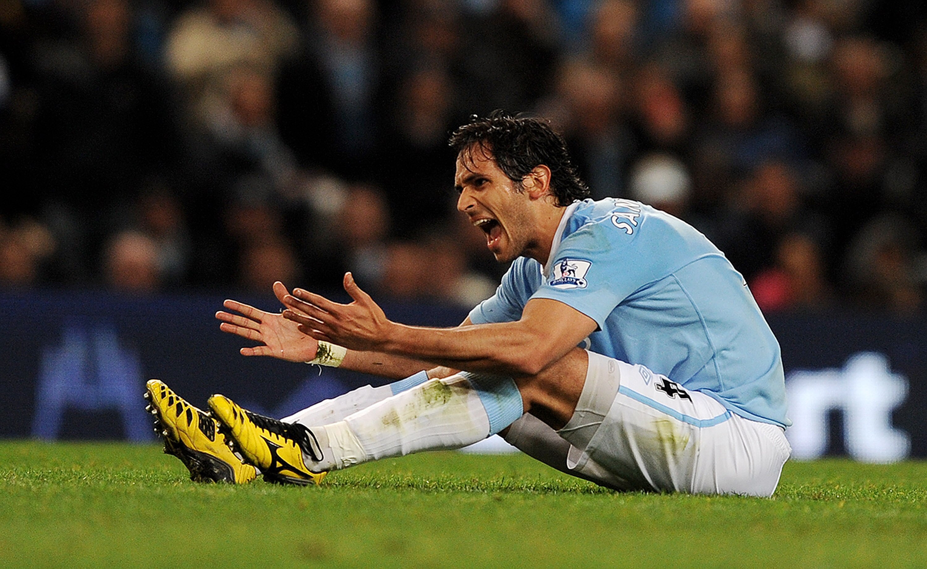 MANCHESTER, ENGLAND - MARCH 24:  Roque Santa Cruz of Manchester City shows his fustration during the Barclays Premiership match between Manchester City and Everton at the City of Manchester Stadium on March 24, 2010 in Manchester, England.  (Photo by Mich