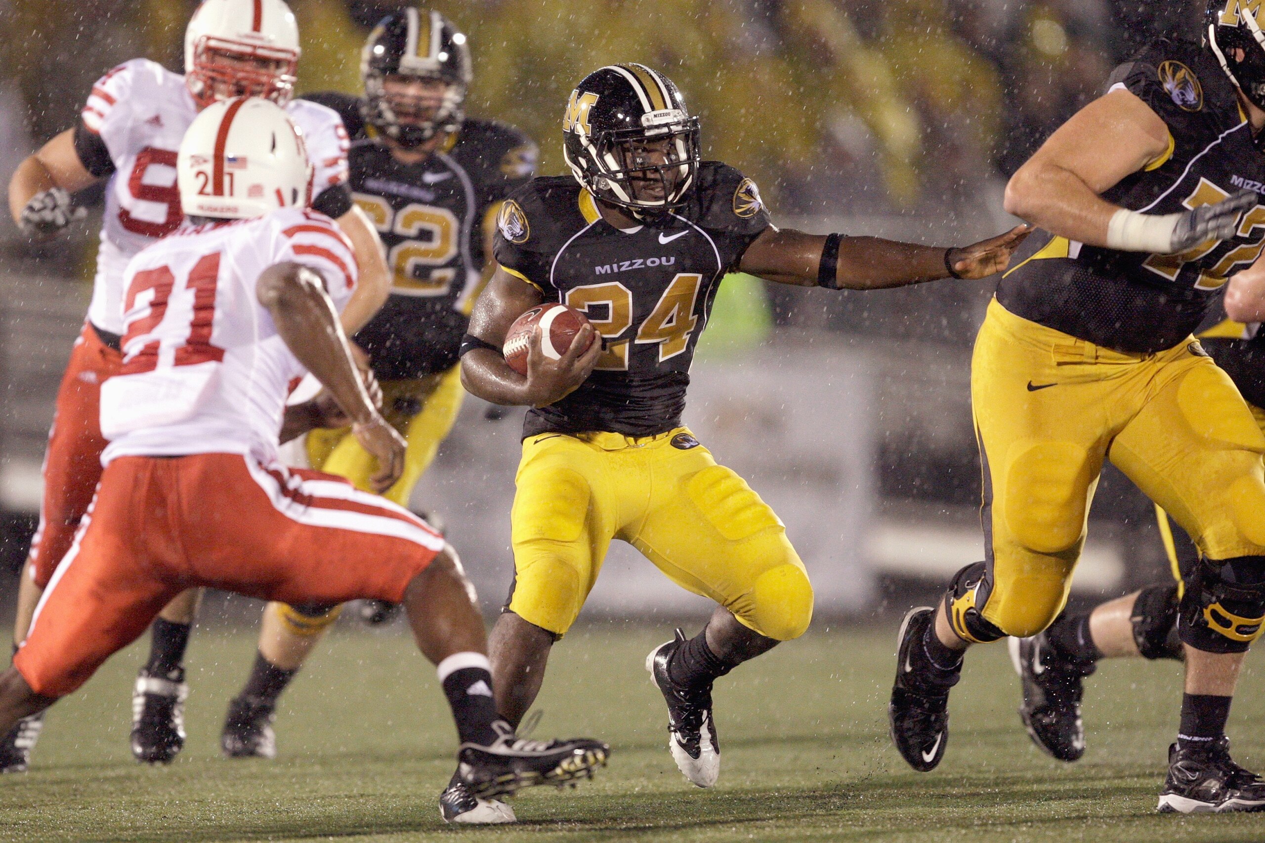 COLUMBIA, MO - OCTOBER 08: Derrick Washington #24 of the Missouri Tigers carries the ball during the game against the Nebraska Cornhuskers on October 8, 2009 at Faurot Field/Memorial Stadium in Columbia, Missouri. (Photo by Jamie Squire/Getty Images) COLUMBIA, MO - OCTOBER 08: Derrick Washington #24 of the Missouri Tigers carries the ball during the game against the Nebraska Cornhuskers on October 8, 2009 at Faurot Field/Memorial Stadium in Columbia, Missouri. (Photo by Jamie Squire/Getty Images)