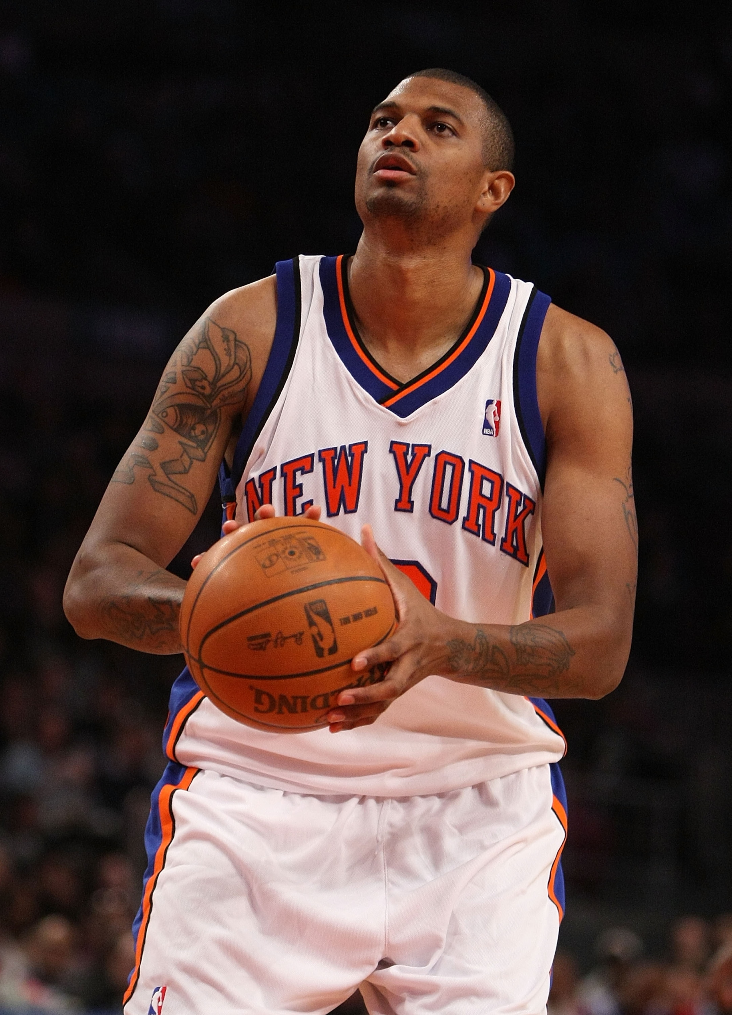 NEW YORK - DECEMBER 18: Jonathan Bender #9 of the New York Knicks shoots a free throw against the Los Angeles Clippers at Madison Square Garden on December 18, 2009 in New York City. NOTE TO USER: User expressly acknowledges and agrees that, by downloadin
