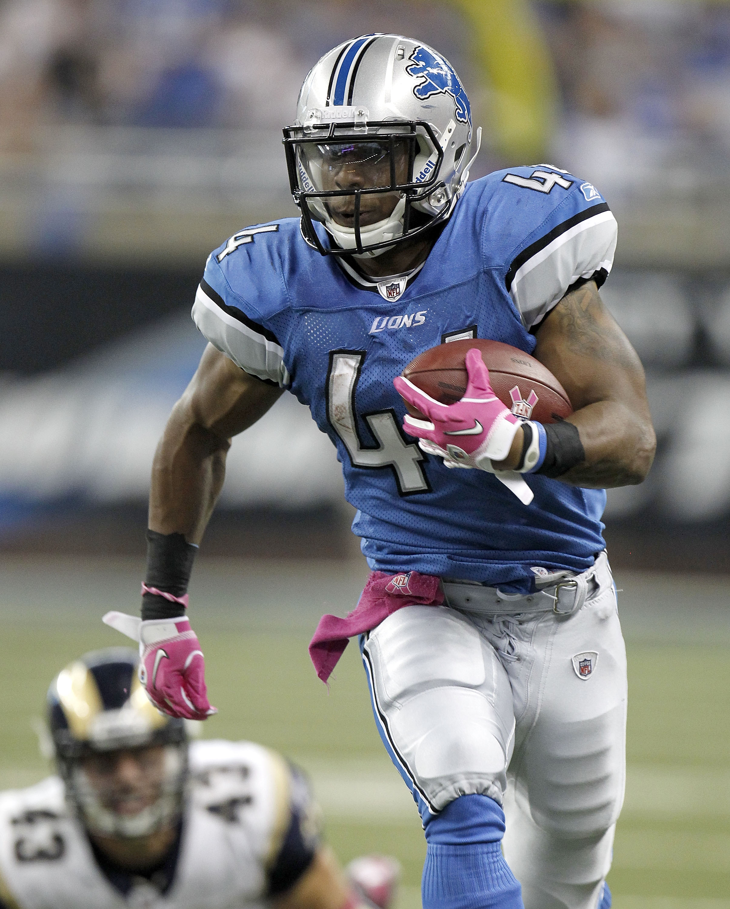 DETROIT - OCTOBER 10: Jahvid Best #44 of the Detroit Lions looks for running room after getting past Craig Dahl #43 of the St. Louis Rams on October 10, 2010 at Ford Field in Detroit, Michigan. Detroit won the game 44-6. (Photo by Gregory Shamus/Getty Ima
