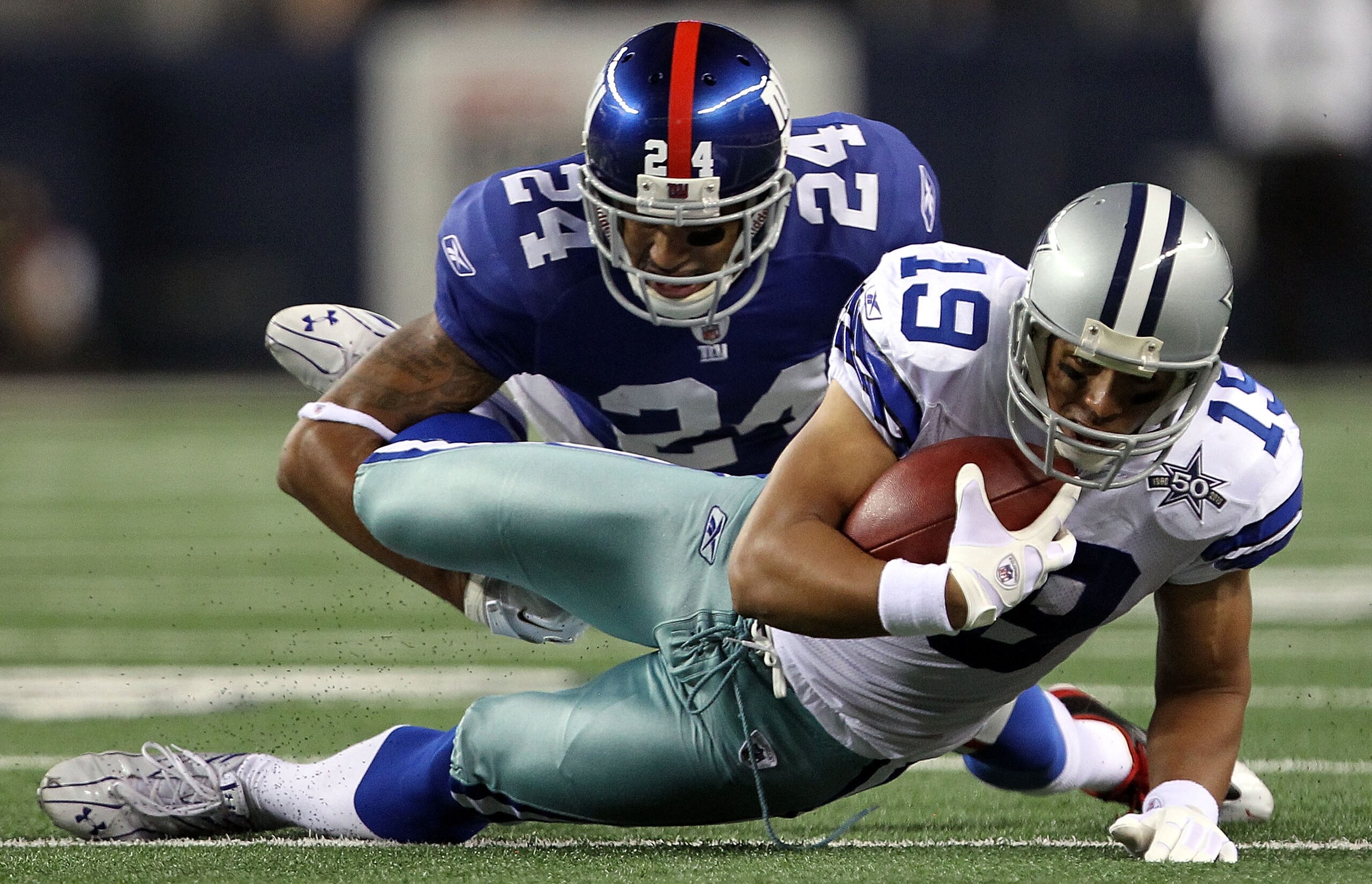 ARLINGTON, TX - OCTOBER 25:  Wide receiver Miles Austin #19 of the Dallas Cowboys makes a pass reception against Terrell Thomas #24 of the New York Giants at Cowboys Stadium on October 25, 2010 in Arlington, Texas.  (Photo by Ronald Martinez/Getty Images)