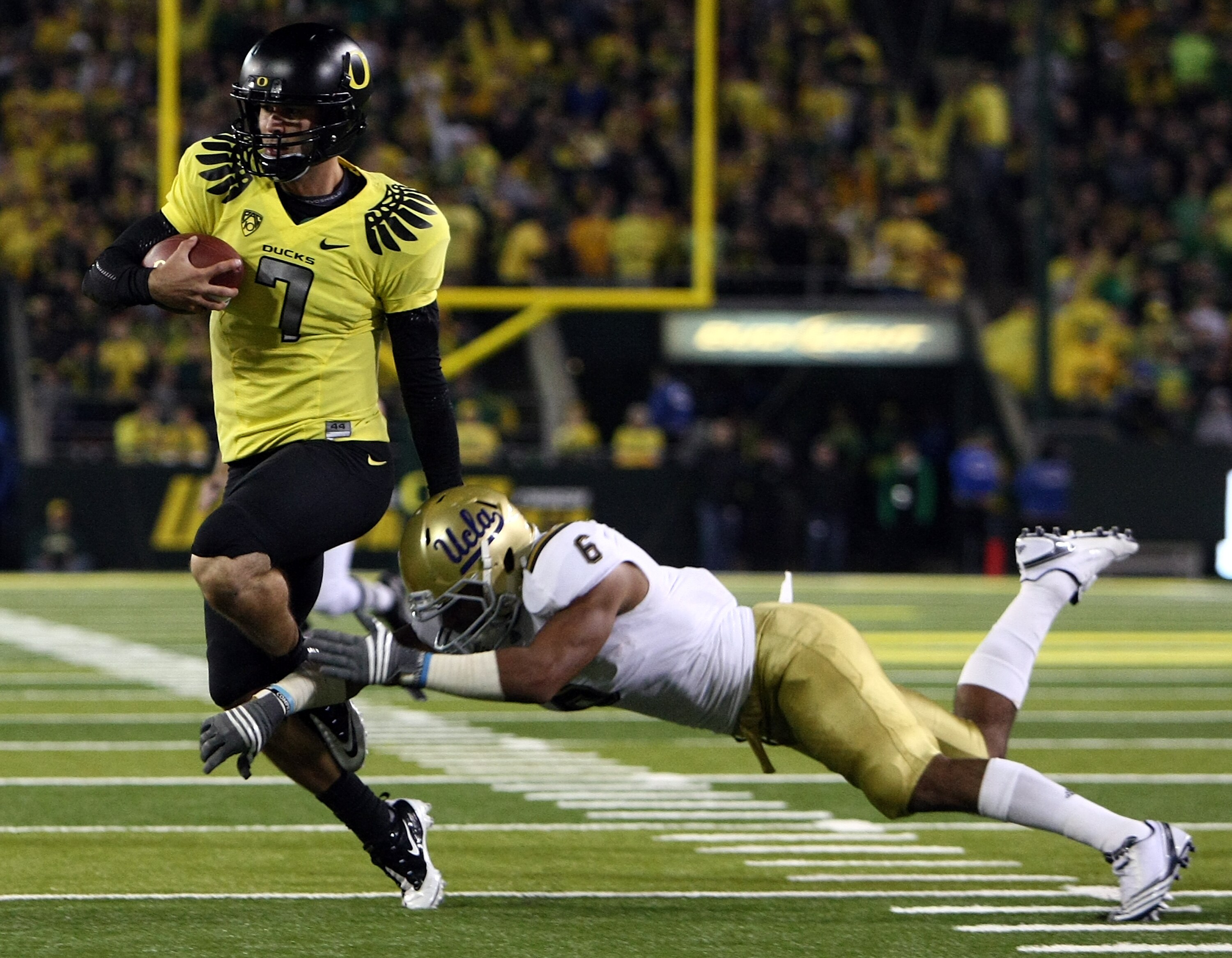 EUGENE, OR - OCTOBER 21:  Nate Costa #7 of the Oregon Ducks evades the tackle of Tony Dye #6 of the UCLA Bruins  on October 21, 2010 at the Autzen Stadium in Eugene, Oregon.  (Photo by Jonathan Ferrey/Getty Images)