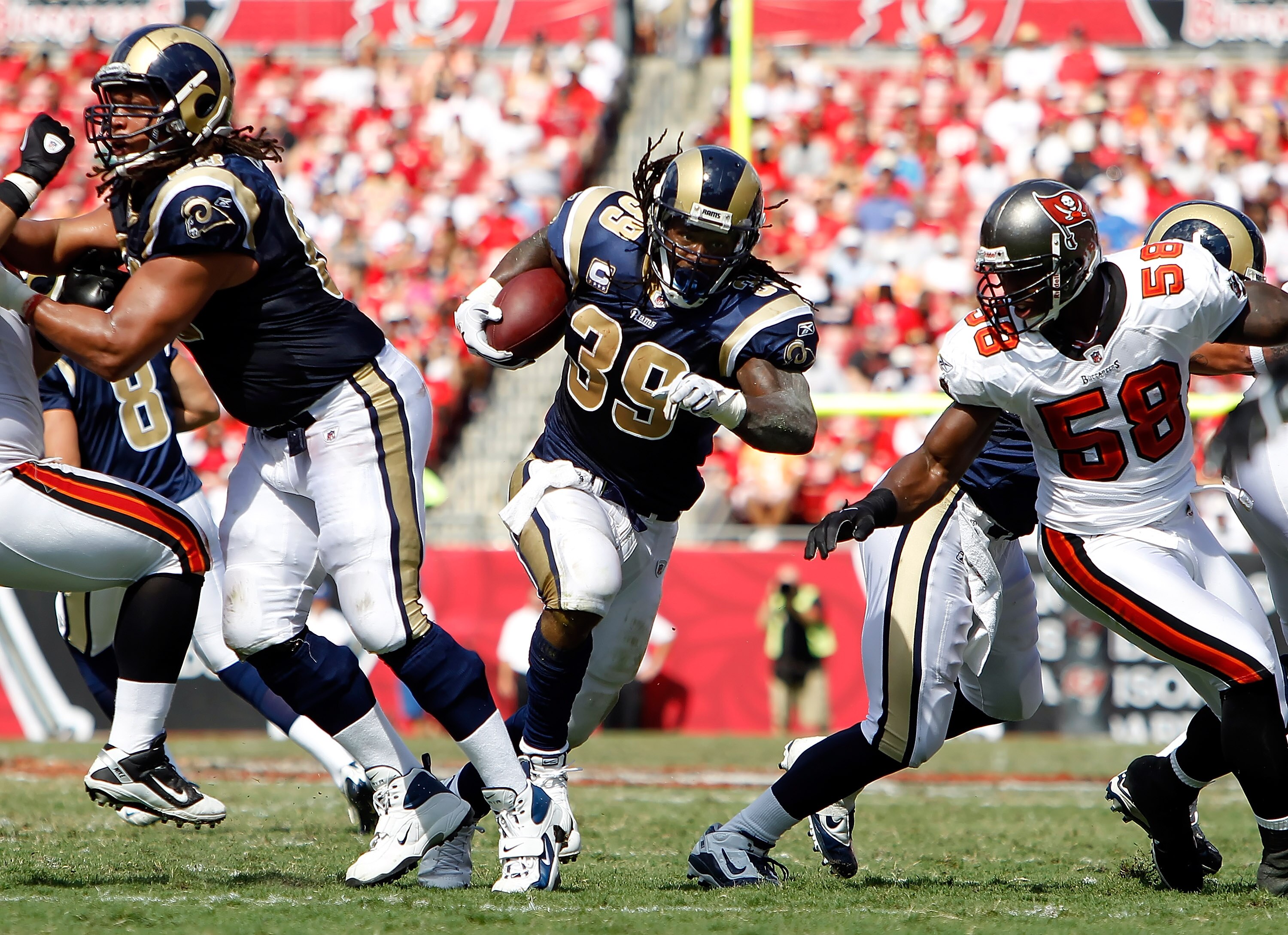TAMPA, FL - OCTOBER 24:  Running back Steven Jackson #39 of the St. Louis Rams runs the ball against the Tampa Bay Buccaneers during the game at Raymond James Stadium on October 24, 2010 in Tampa, Florida.  (Photo by J. Meric/Getty Images)