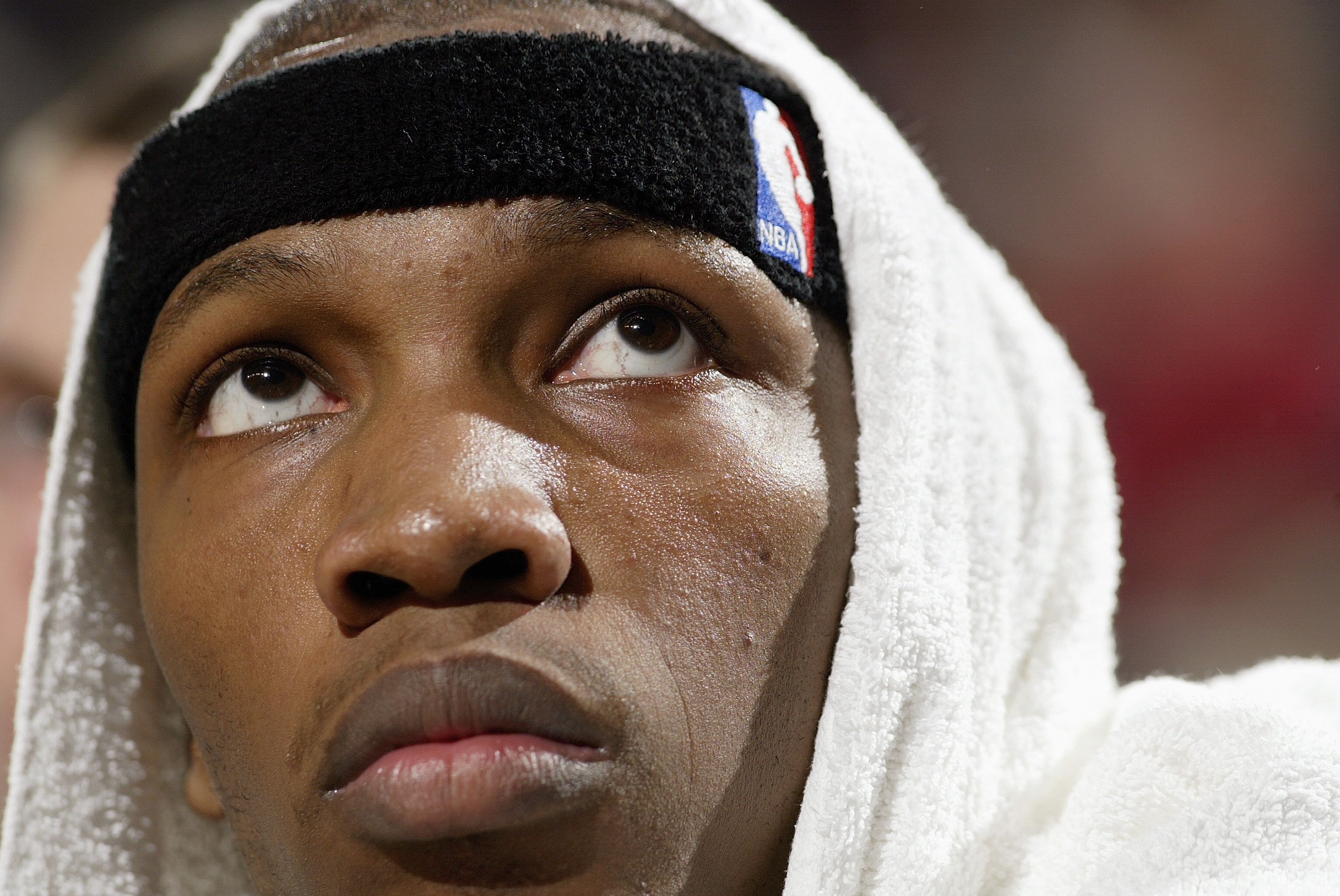 PORTLAND - NOVEMBER 5:   Stromile Swift #4 of the Memphis Grizzlies looks on during the game against the Portland Trail Blazers at Rose Garden on November 5, 2003 in Portland, Oregon.  The Trail Blazers won 93-87 .  NOTE TO USER: User expressly acknowledg
