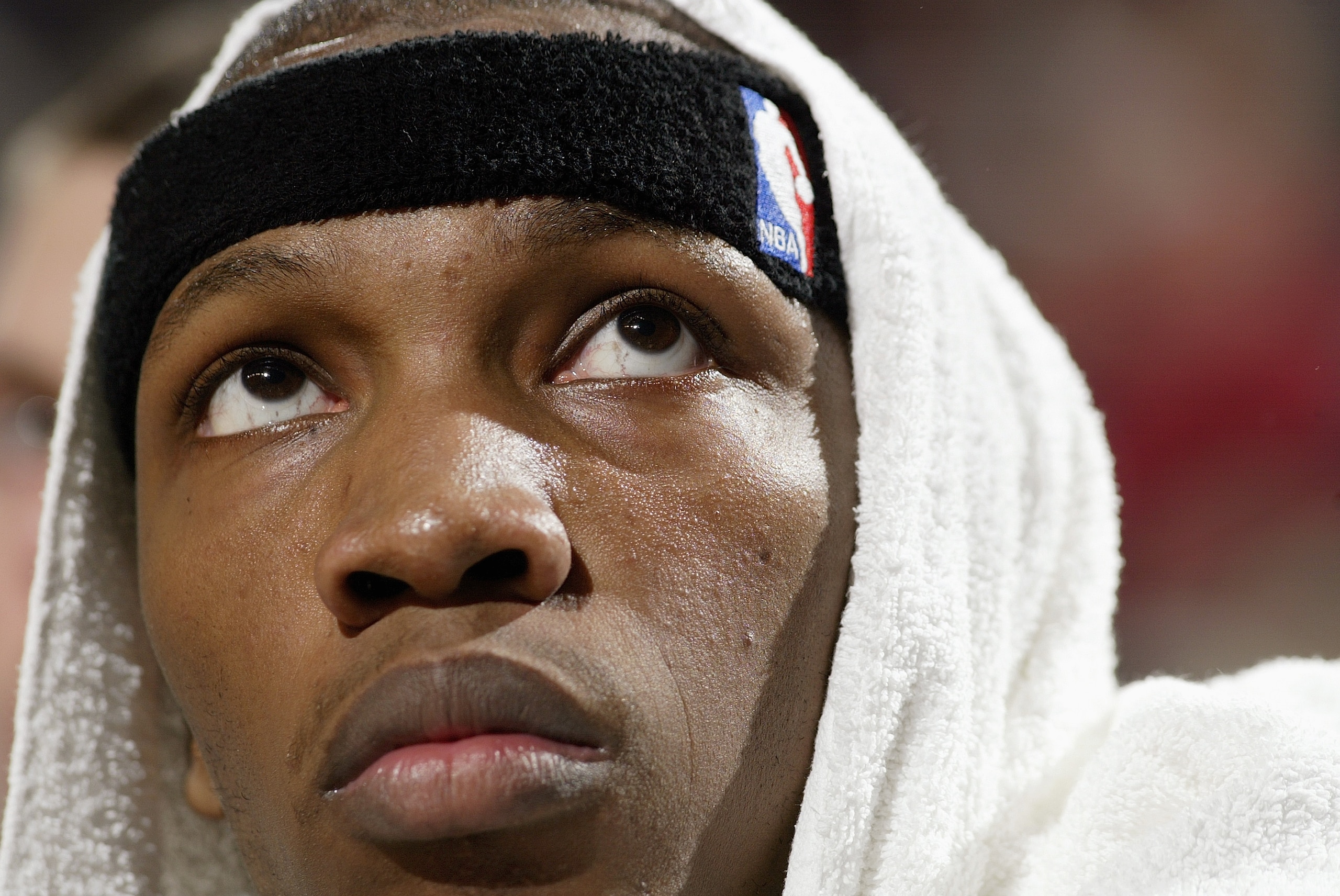 PORTLAND - NOVEMBER 5:   Stromile Swift #4 of the Memphis Grizzlies looks on during the game against the Portland Trail Blazers at Rose Garden on November 5, 2003 in Portland, Oregon.  The Trail Blazers won 93-87 .  NOTE TO USER: User expressly acknowledg
