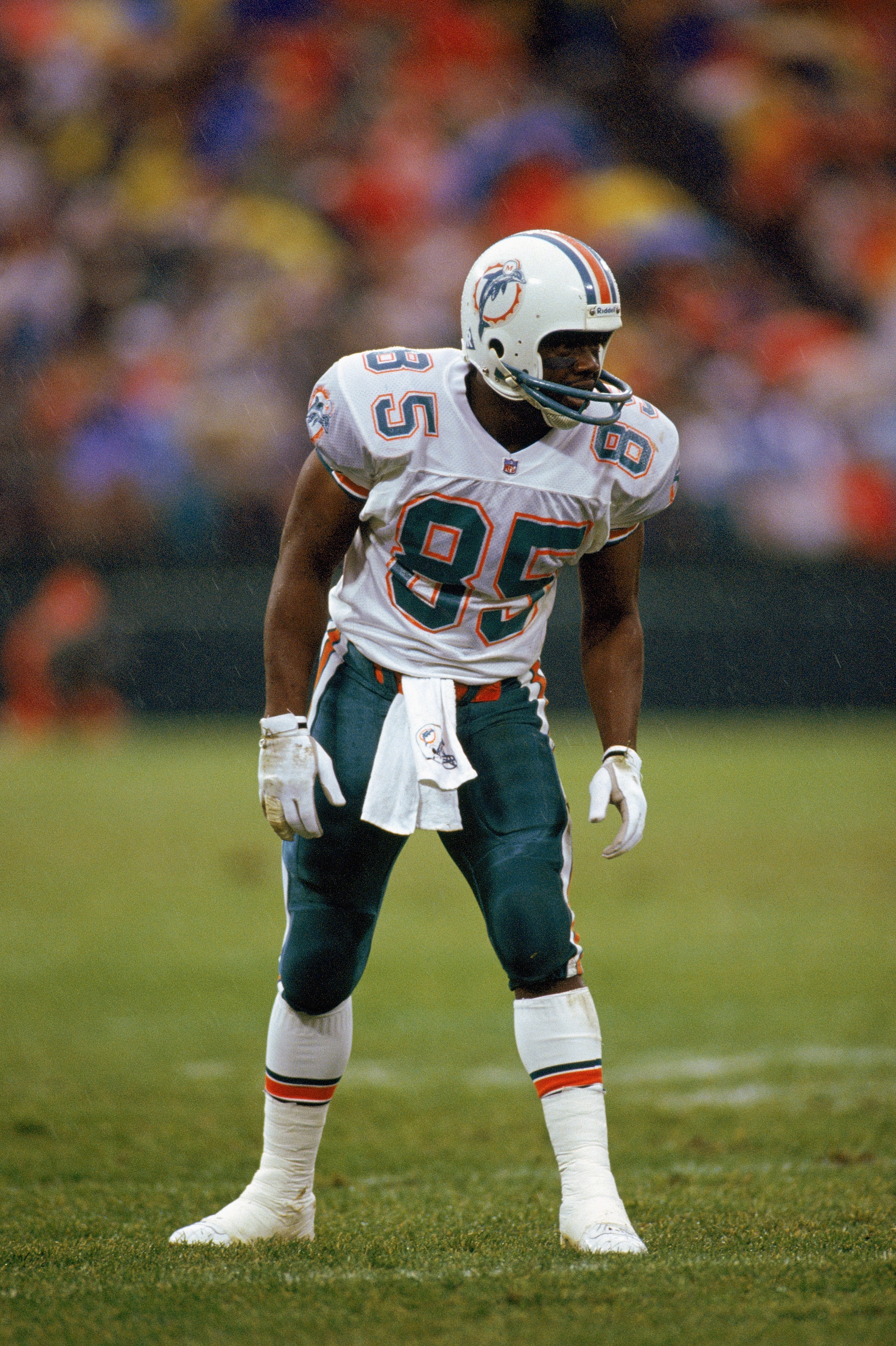 SAN FRANCISCO ?? DECEMBER 6:  Receiver Mark Duper #85 of the Miami Dolphins on the line of scrimmage during a NFL game against the San Francisco 49ers at Candlestick Park on December 6, 1992 in San Francisco, California.  The 49ers defeated the Dolphins 2