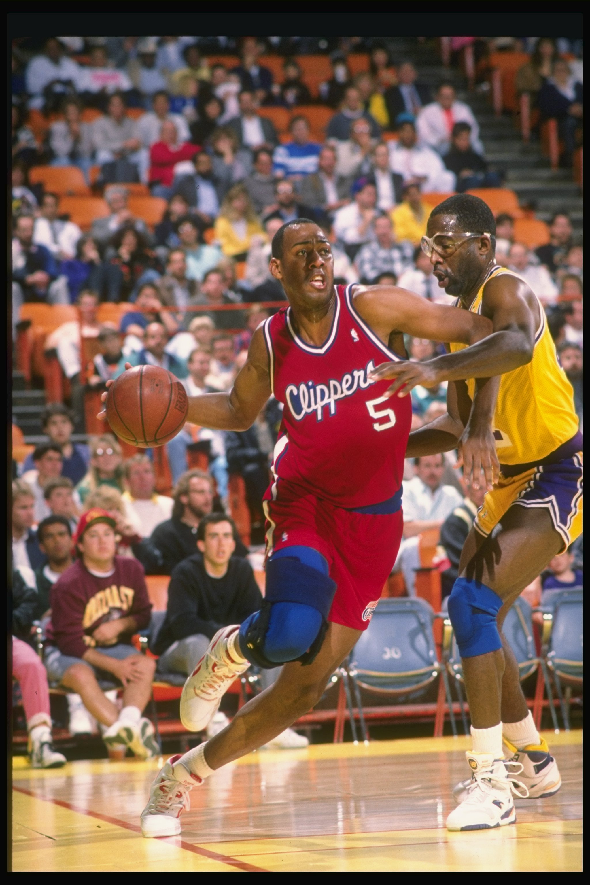 1989-1990:  Forward Danny Manning of the Los Angeles Clippers in action during a game against the Los Angeles Lakers at the Great Western Forum in Inglewood, California. Mandatory Credit: Mike Powell  /Allsport