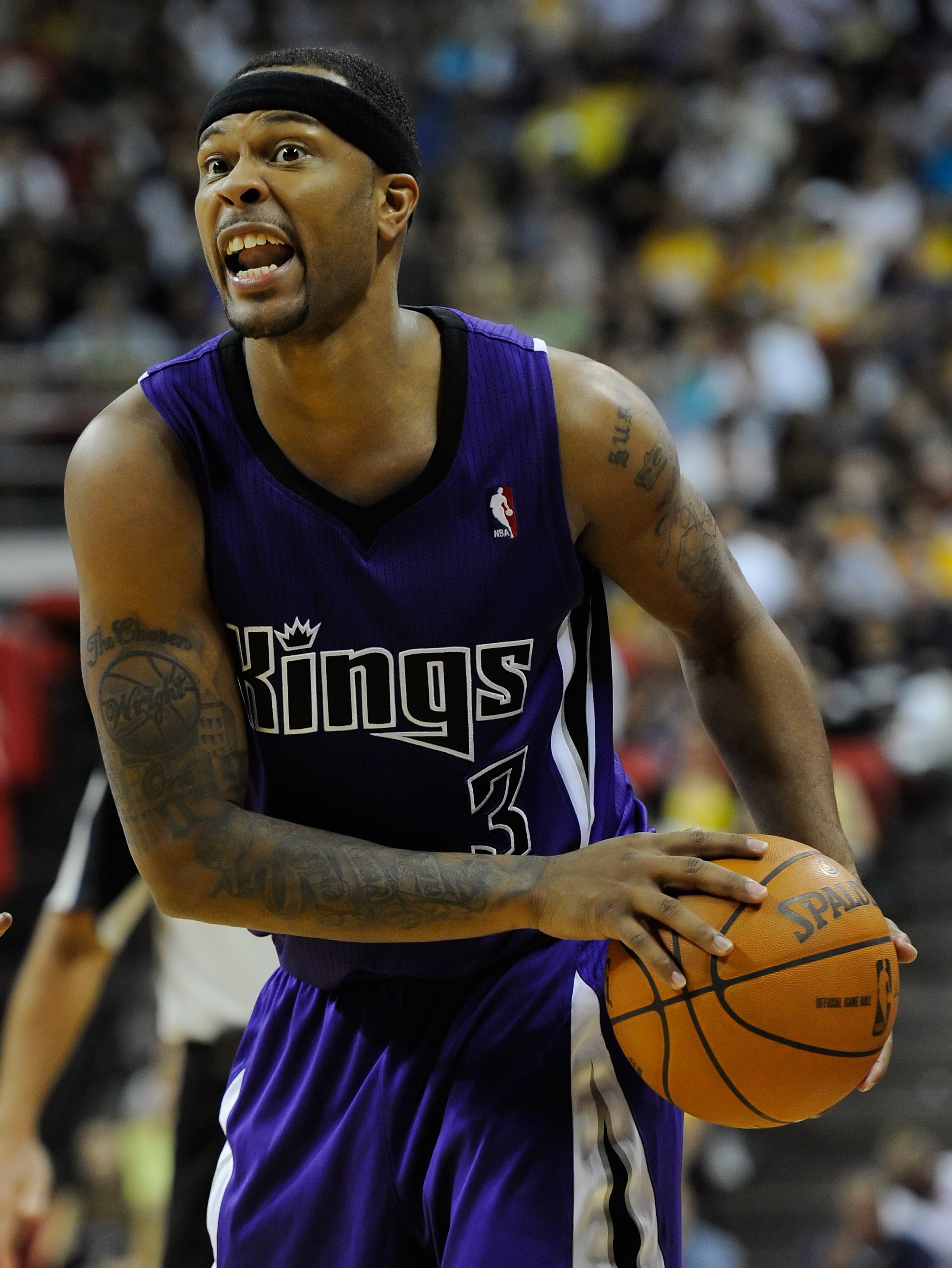 LAS VEGAS - OCTOBER 13:  Antoine Wright #3 of the Sacramento Kings yells to his teammates during a preseason game against the Los Angeles Lakers at the Thomas & Mack Center October 13, 2010 in Las Vegas, Nevada. The Lakers won 98-95. NOTE TO USER: User ex