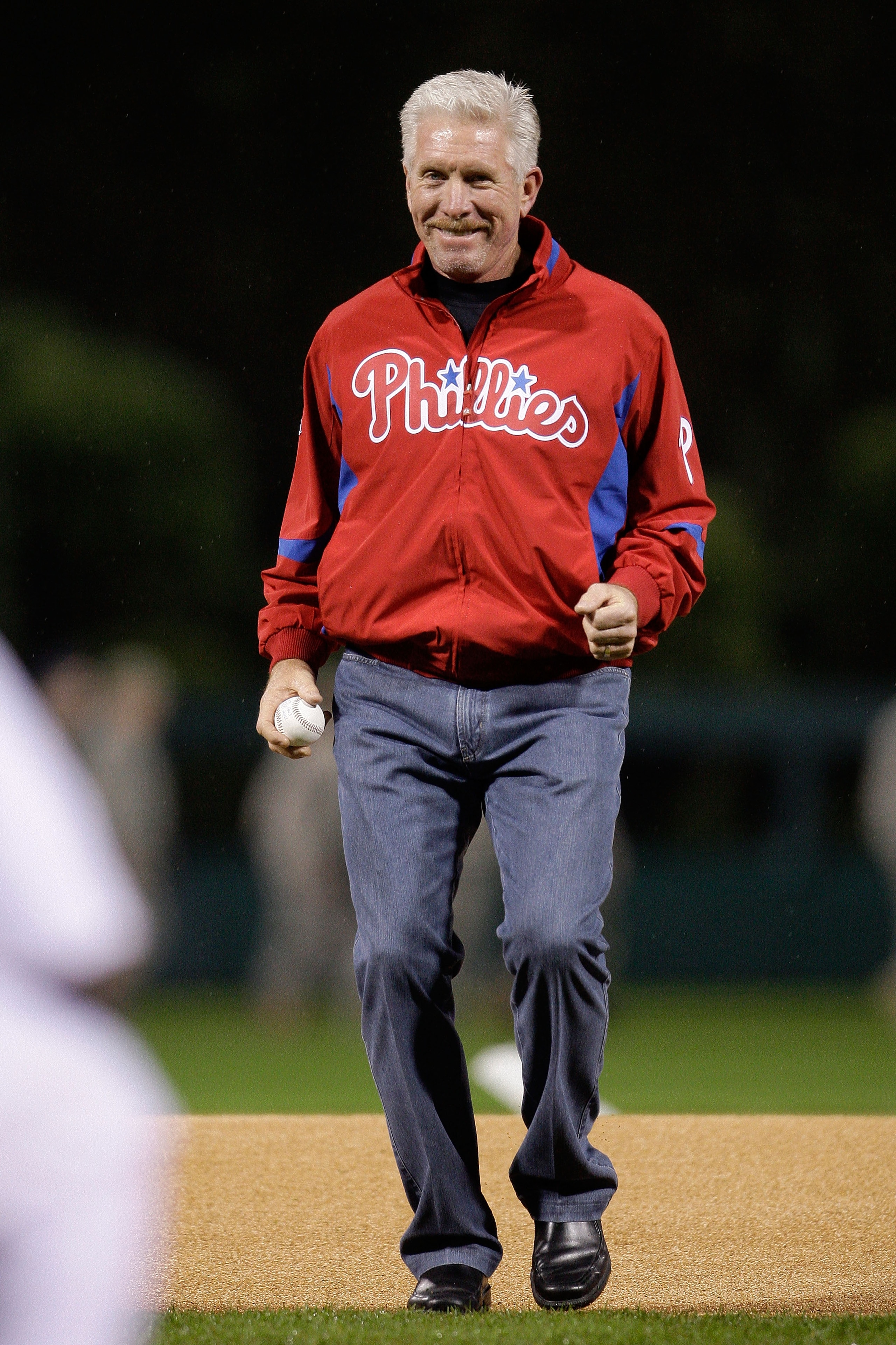 PHILADELPHIA - OCTOBER 31: Former Philadelphia Phillies Mike Schmidt looks on after throwing out the out the first pitch before Game Three of the 2009 MLB World Series at Citizens Bank Park on October 31, 2009 in Philadelphia, Pennsylvania. (Photo by Ma PHILADELPHIA - OCTOBER 31: Former Philadelphia Phillies Mike Schmidt looks on after throwing out the out the first pitch before Game Three of the 2009 MLB World Series at Citizens Bank Park on October 31, 2009 in Philadelphia, Pennsylvania. (Photo by Ma