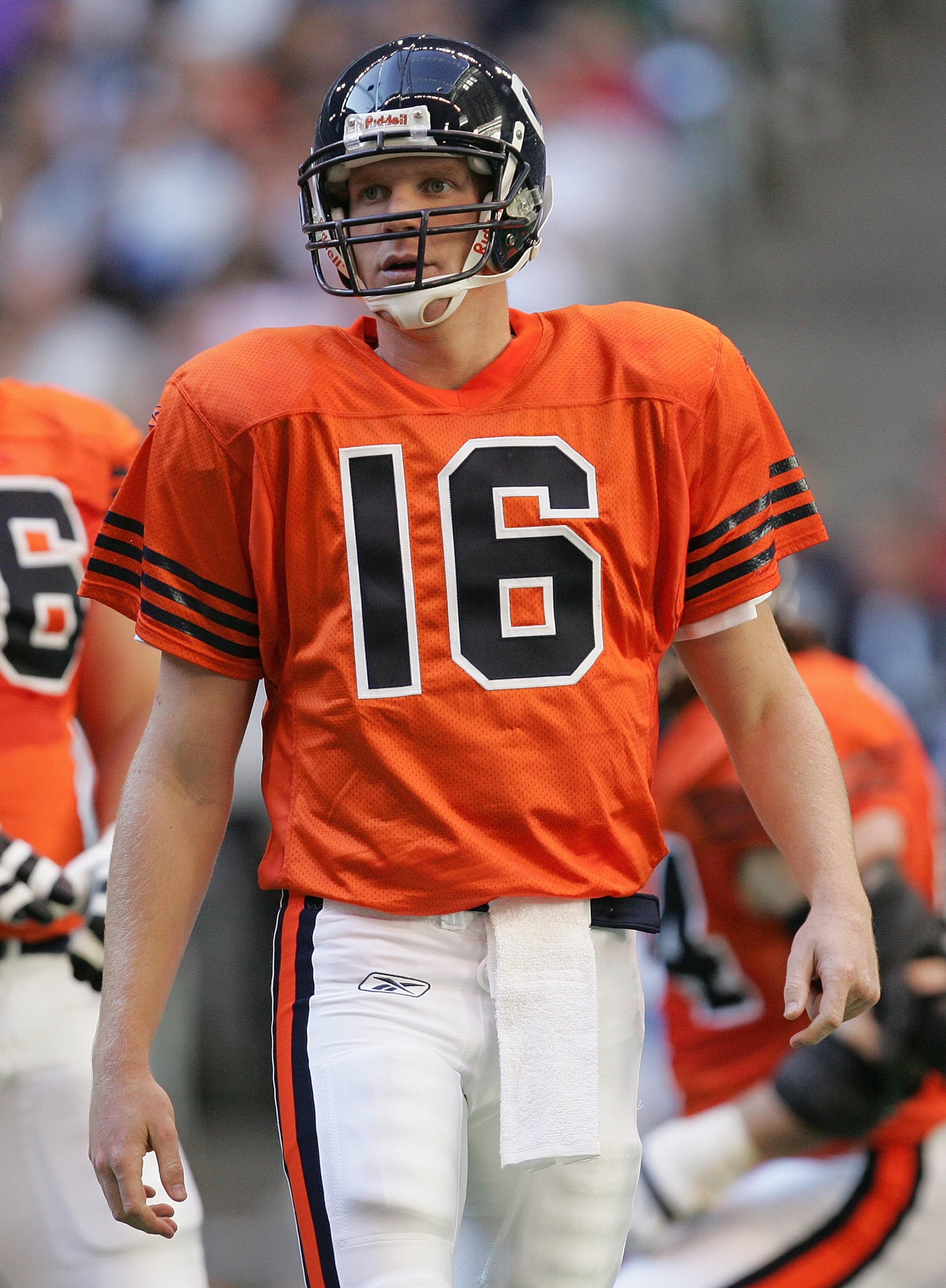 IRVING, TX - NOVEMBER 25:  Quarterback Craig Krenzel #16 of the Chicago Bears looks on while facing the Dallas Cowboys on November 25, 2004 at Texas Stadium in Irving, Texas.   (Photo by Ronald Martinez/Getty Images)
