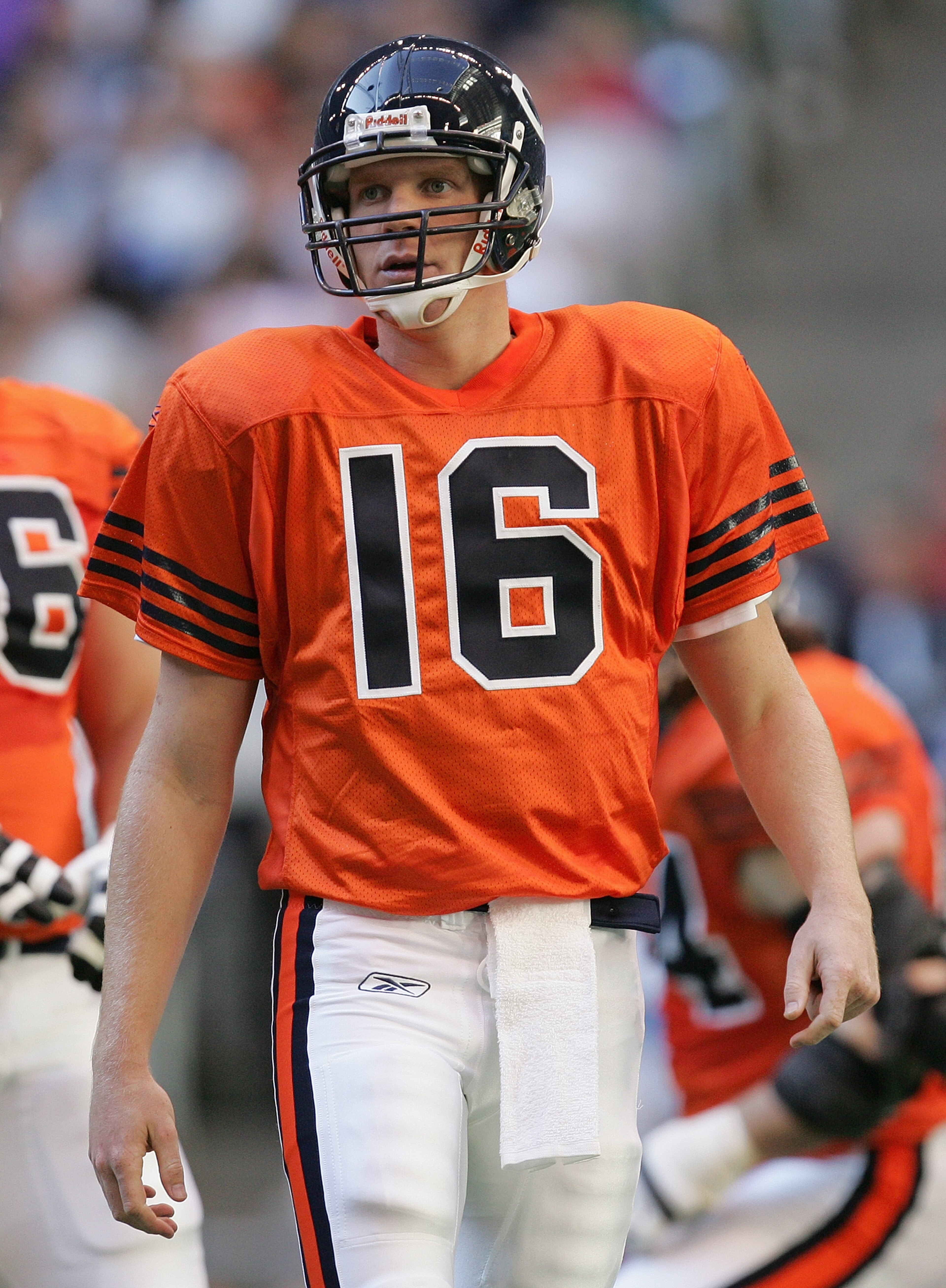 IRVING, TX - NOVEMBER 25:  Quarterback Craig Krenzel #16 of the Chicago Bears looks on while facing the Dallas Cowboys on November 25, 2004 at Texas Stadium in Irving, Texas.   (Photo by Ronald Martinez/Getty Images)