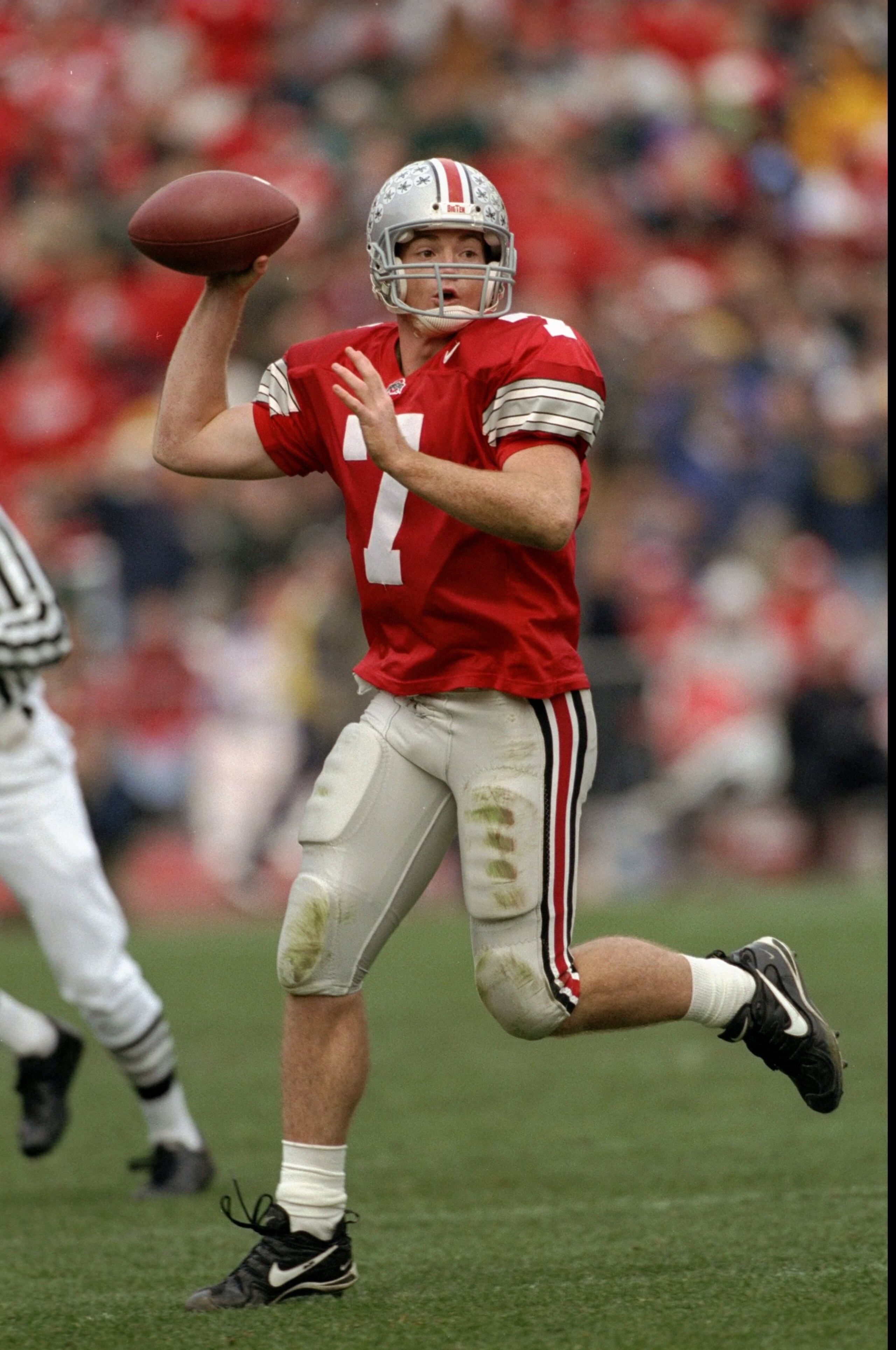 21 Nov 1998: Quarterback Joe Germaine #7 of Ohio State looks to throw during the game against the Michigan Wolverines at Ohio Stadium in Columbus, Ohio. Ohio State defeated Michigan 31-16. Mandatory Credit: Rick Stewart  /Allsport