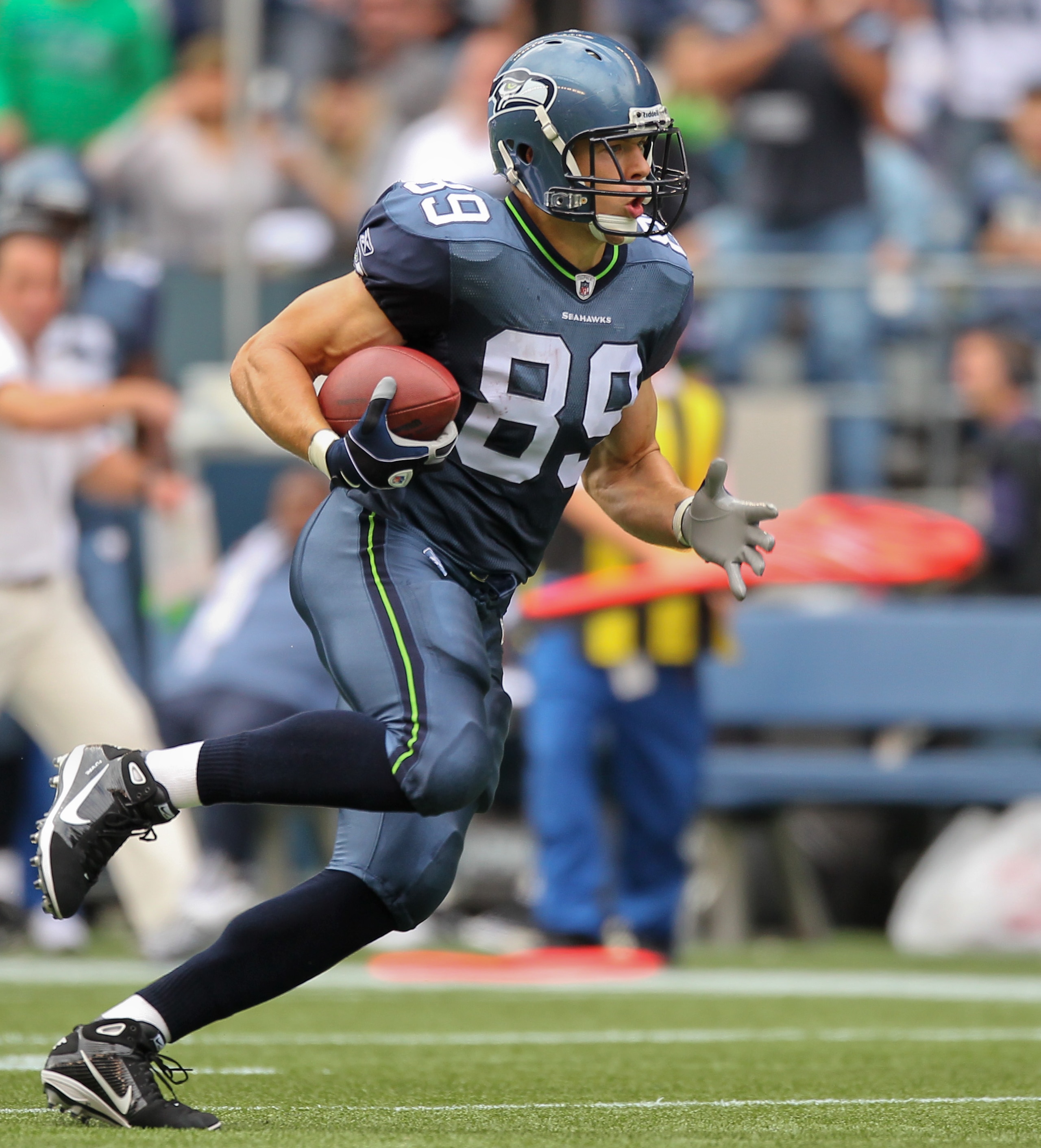 SEATTLE - SEPTEMBER 26:  Tight end John Carlson #89 of the Seattle Seahawks rushes against the San Diego Chargers at Qwest Field on September 26, 2010 in Seattle, Washington. (Photo by Otto Greule Jr/Getty Images)