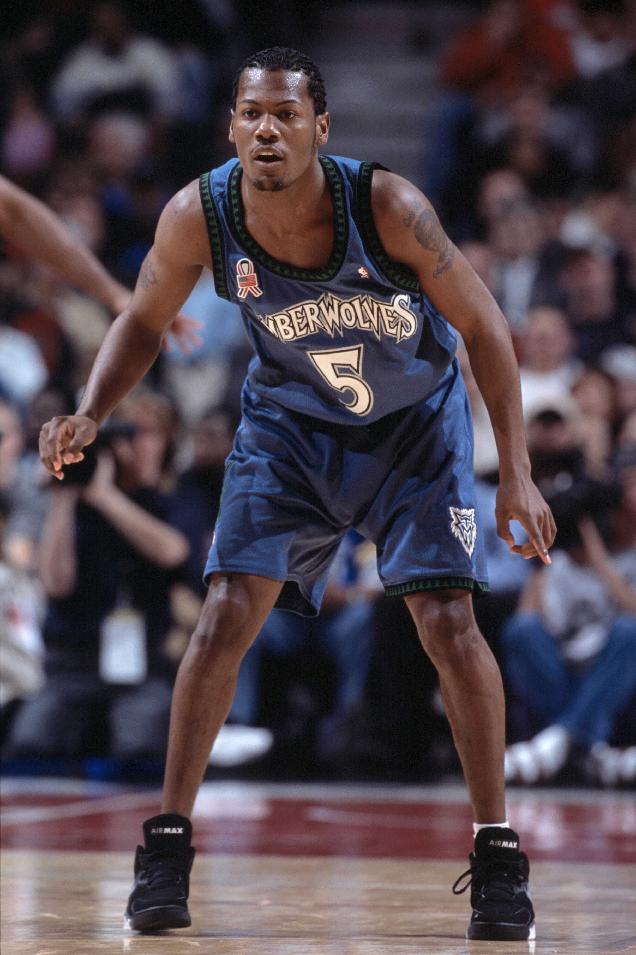 22 Dec 2001:  Point guard William Avery #5 of the Minnesota Timberwolves plays defense during the NBA game against the Chicago Bulls at the United Center in Chicago, Illinois.  The  Timberwolves defeated the Bulls 95-74.Mandatory Credit: Jonathan Daniel /