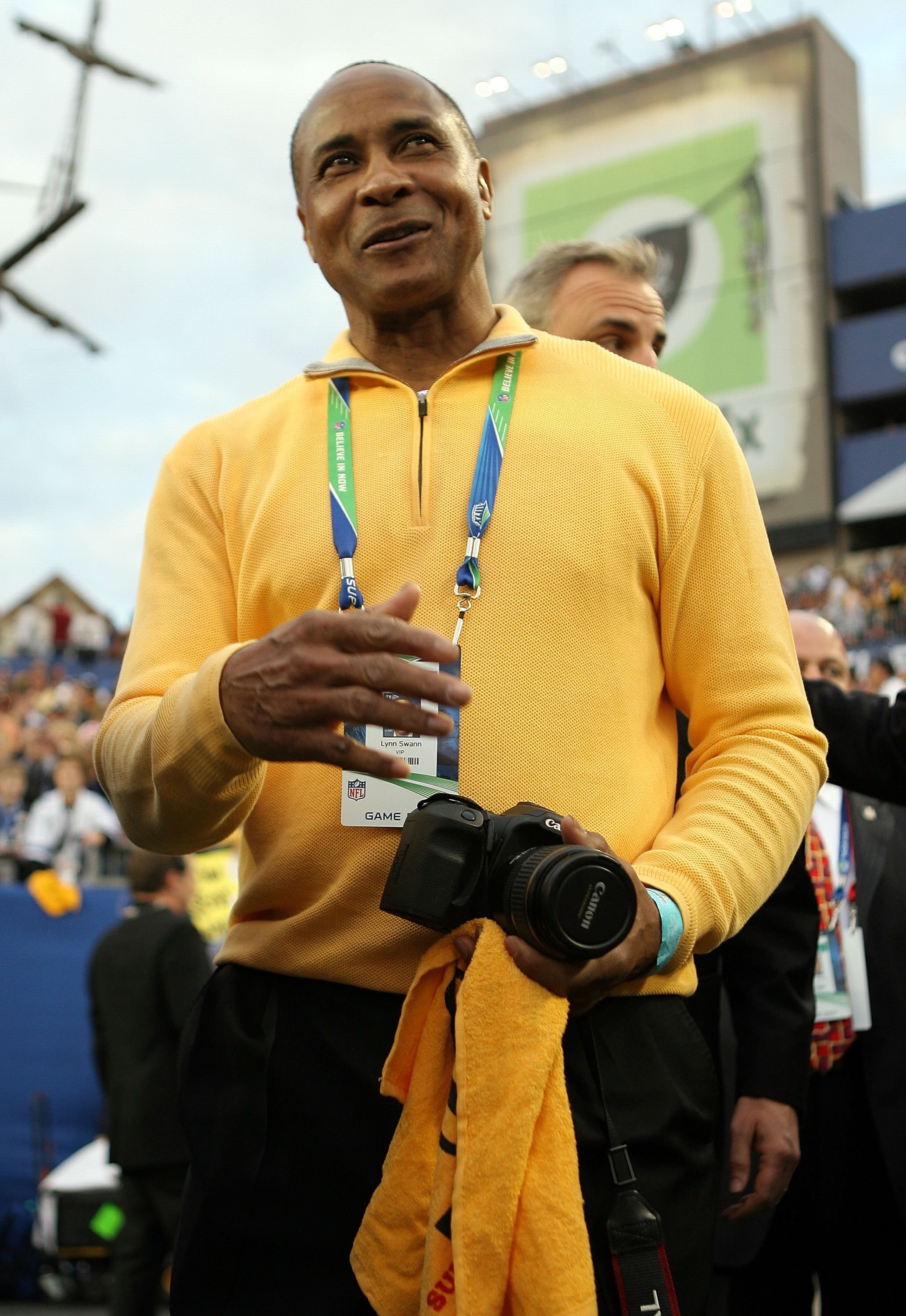 TAMPA, FL - FEBRUARY 01:  Hall of fame player and current broadcaster Lynn Swann on the field prior to Super Bowl XLIII between the Arizona Cardinals and the Pittsburgh Steelers on February 1, 2009 at Raymond James Stadium in Tampa, Florida.  (Photo by St