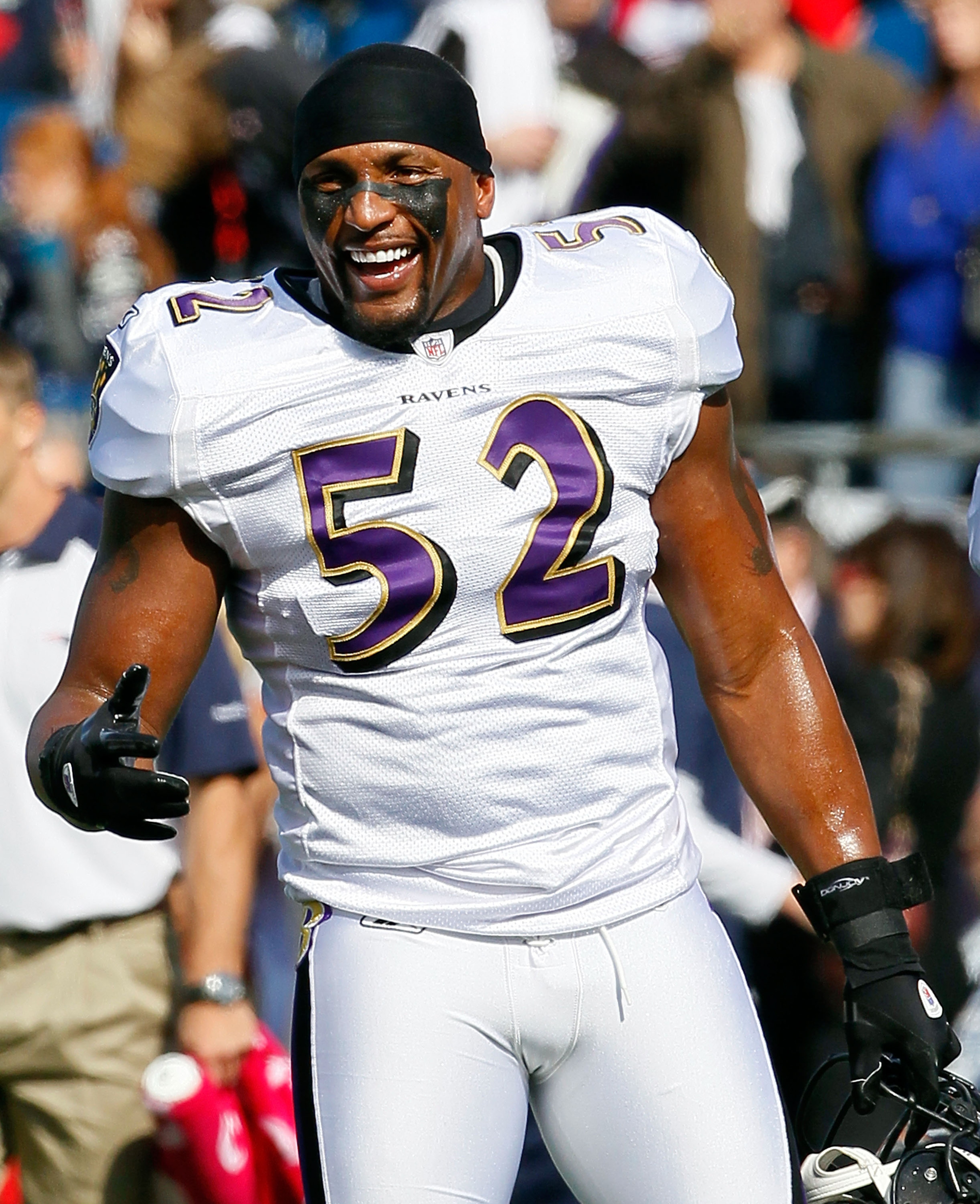 FOXBORO, MA - OCTOBER 17:  Ray Lewis #52 of the Baltimore Ravens reacts before a game with the New England Patriots at Gillette Stadium on October 17, 2010 in Foxboro, Massachusetts. (Photo by Jim Rogash/Getty Images)
