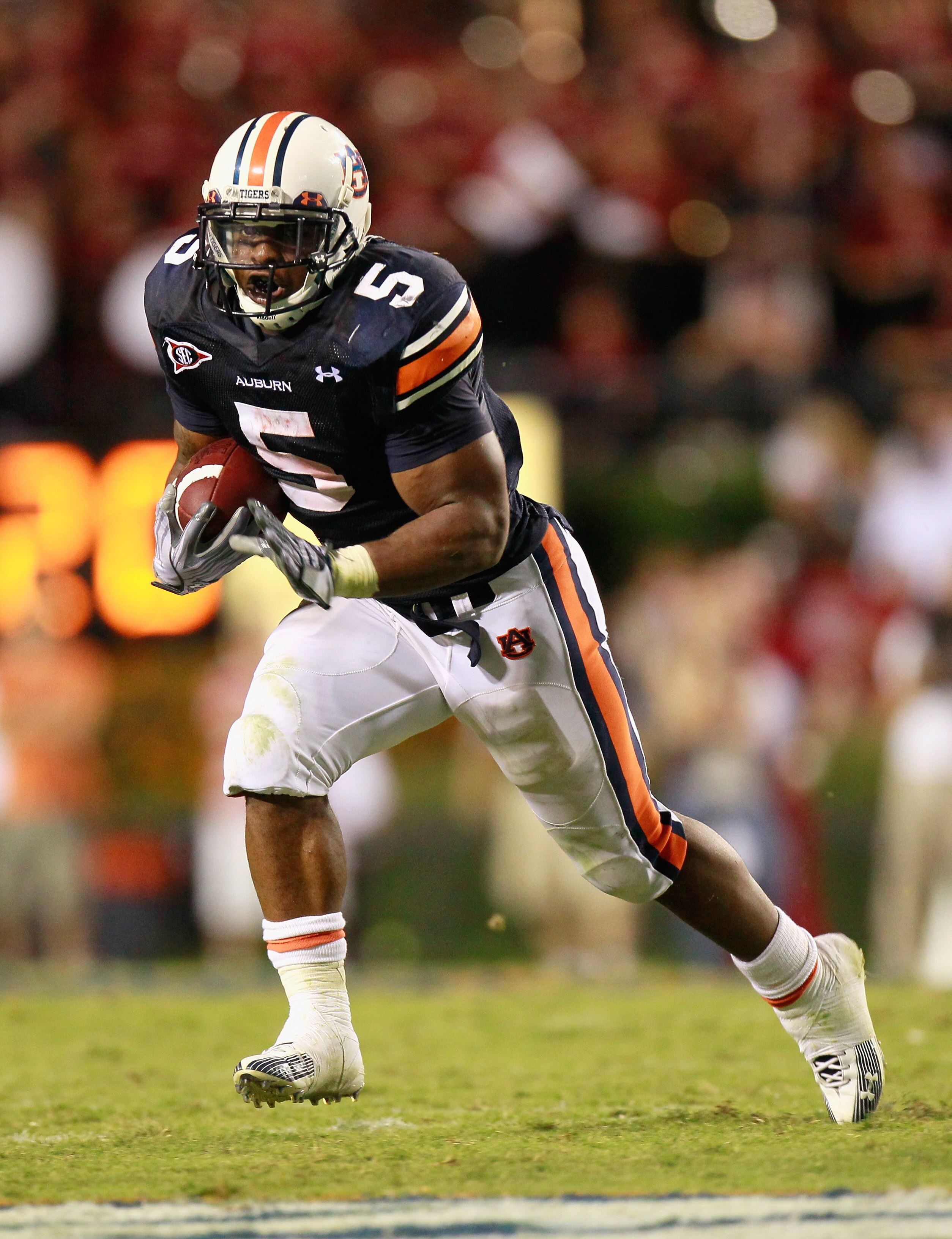 AUBURN, AL - SEPTEMBER 25:  Michael Dyer #5 of the Auburn Tigers against the South Carolina Gamecocks at Jordan-Hare Stadium on September 25, 2010 in Auburn, Alabama.  (Photo by Kevin C. Cox/Getty Images)