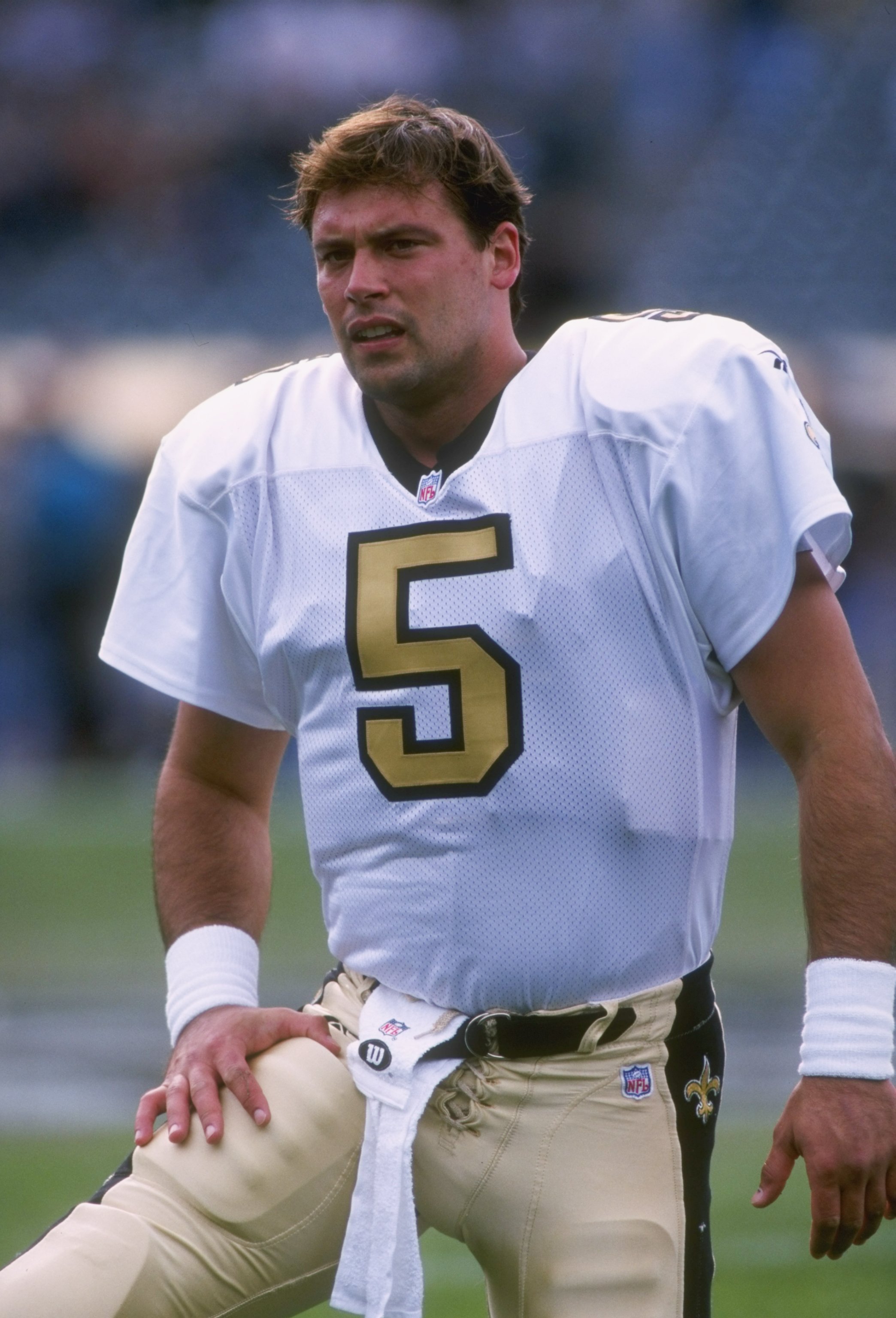 9 Nov 1997:  Quarterback Heath Shuler of the New Orleans Saints during the Saints 13-10 win over the Oakland Raiders at UMAX Coliseum in Oakland, California. Mandatory Credit: Otto Greule  /Allsport