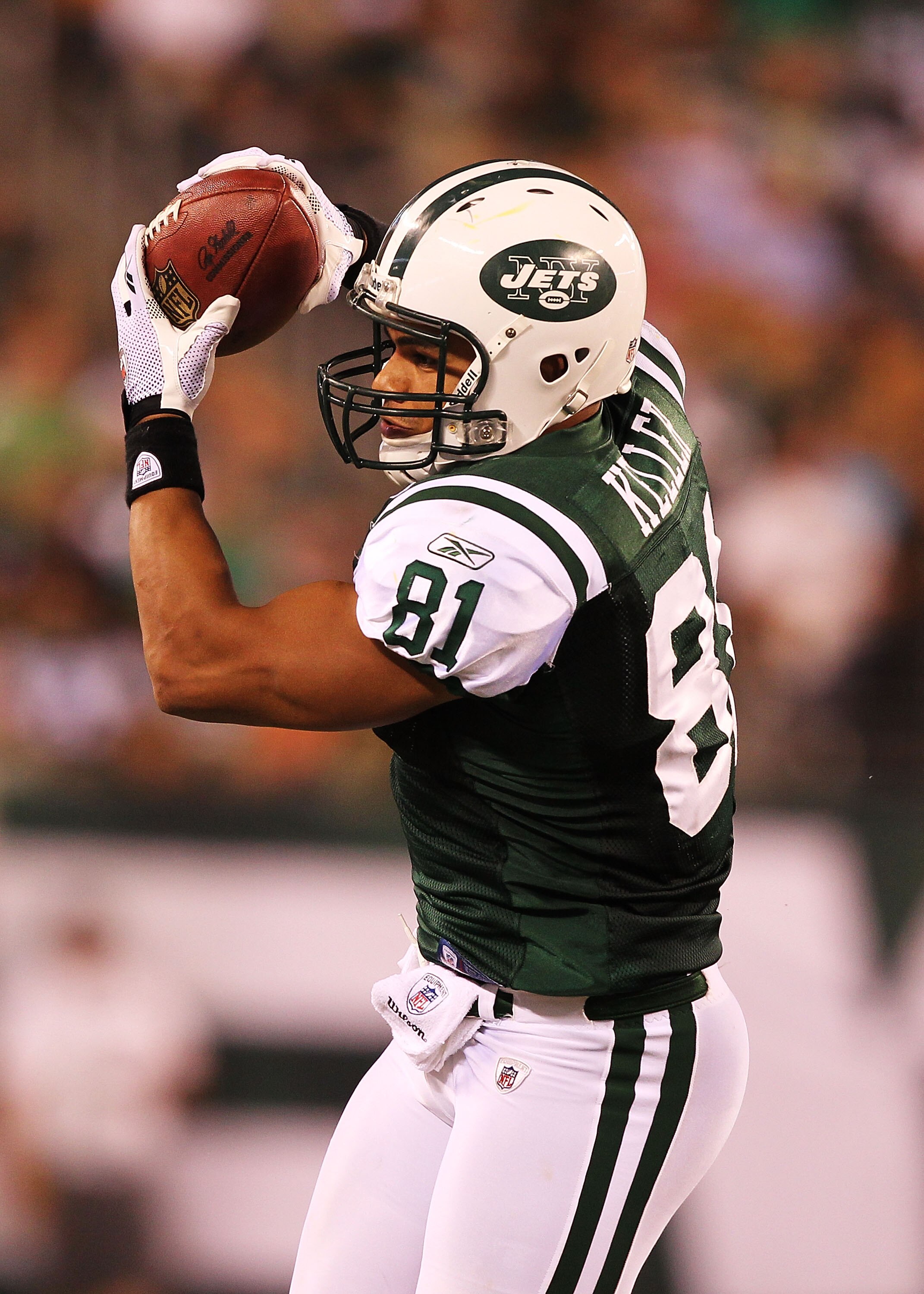 EAST RUTHERFORD, NJ - AUGUST 27:  Dustin Keller #81 of the New York Jets in action against the Washington Redskins  during their preseason game on August 27, 2010 at the New Meadowlands Stadium  in East Rutherford, New Jersey.  (Photo by Al Bello/Getty Im