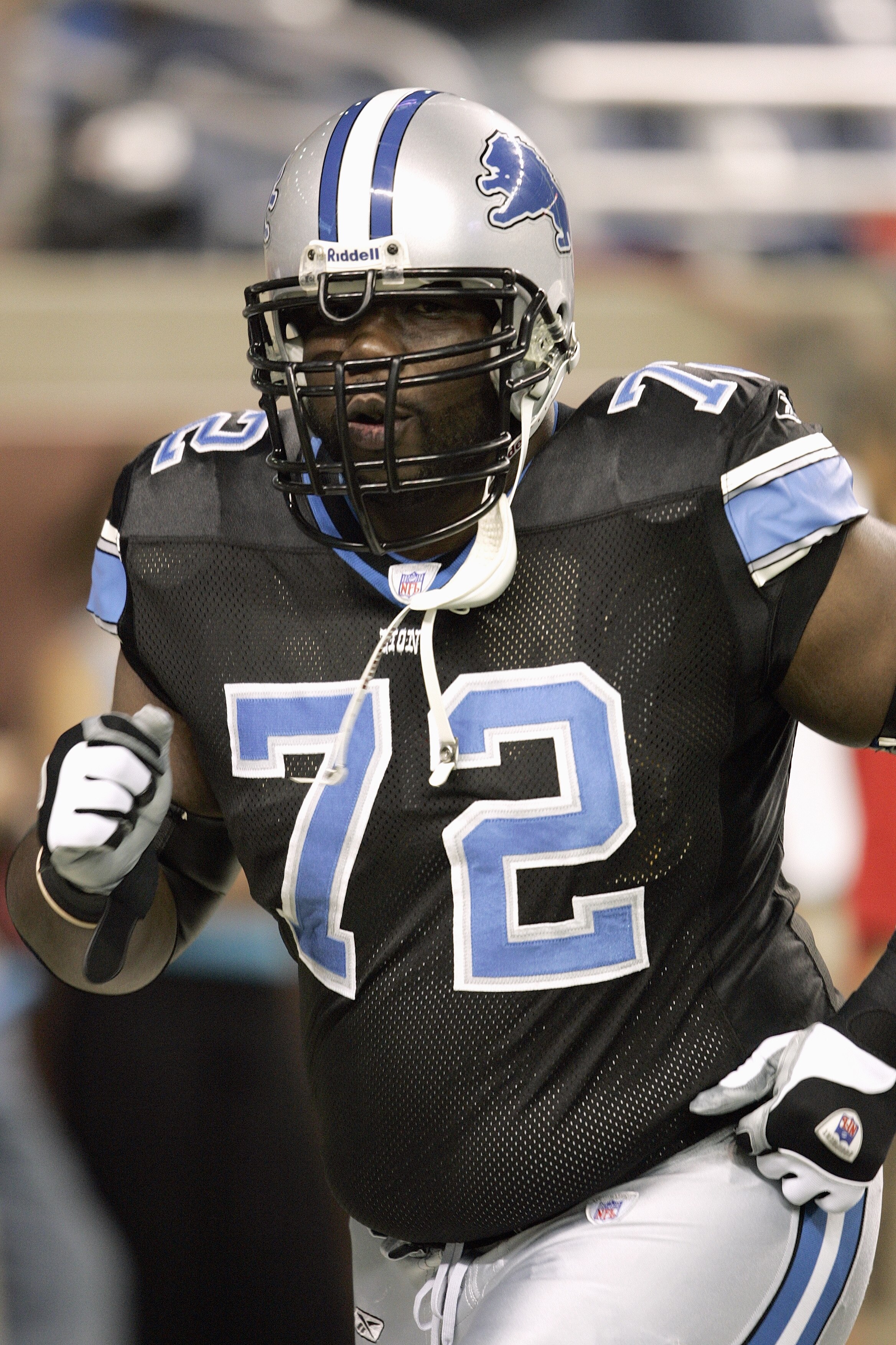 DETROIT - AUGUST 29:  Dan Wilkinson #72 of the Detroit Lions jogs on the field prior to a pre-season NFL game against the St. Louis Rams at Ford Field on August 29, 2005 in Detroit, Michigan.  The Rams won 37-13. (Photo by Tom Pidgeon/Getty Images)