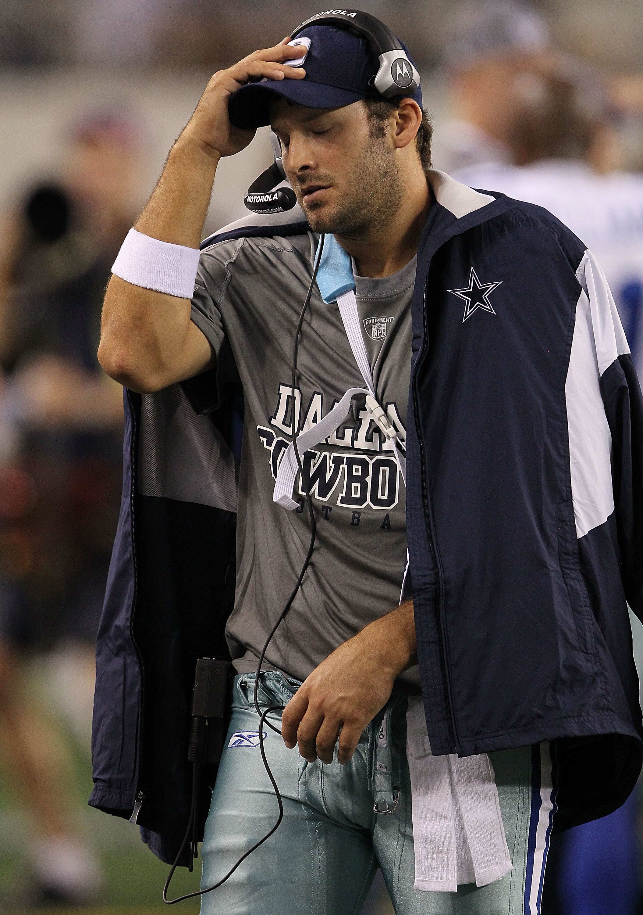 ARLINGTON, TX - OCTOBER 25:  Quarterback Tony Romo #9 of the Dallas Cowboys wears a sling on the sidelines after a left shoulder injury against the New York Giants at Cowboys Stadium on October 25, 2010 in Arlington, Texas.  (Photo by Ronald Martinez/Gett