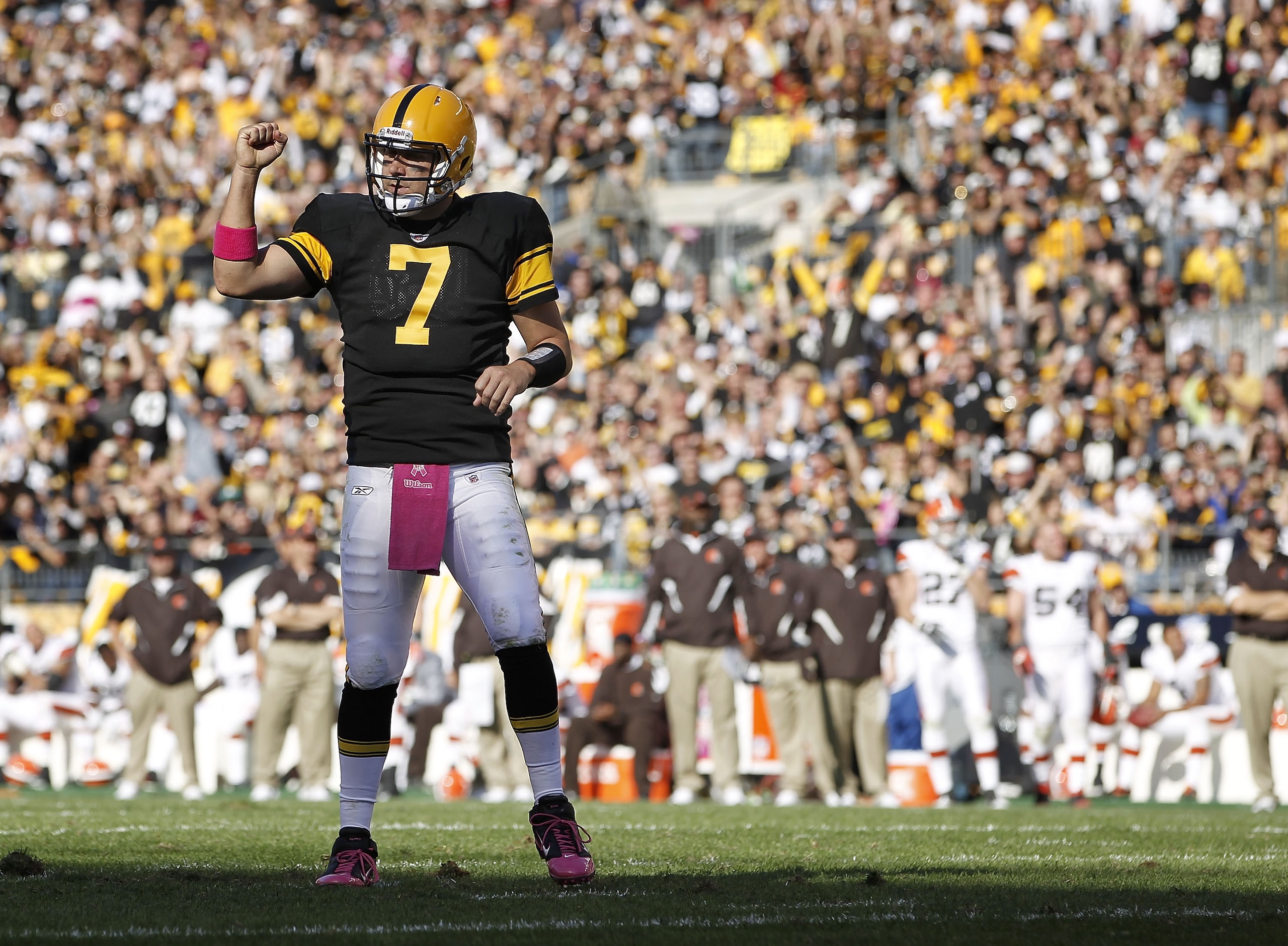 PITTSBURGH - OCTOBER 17:  Ben Roethlisberger #7 of the Pittsburgh Steelers reacts after throwing a fourth quarter touchdown pass while playing the Cleveland Browns on October 17, 2010 at Heinz Field in Pittsburgh, Pennsylvania. Pittsburgh won the game 28-