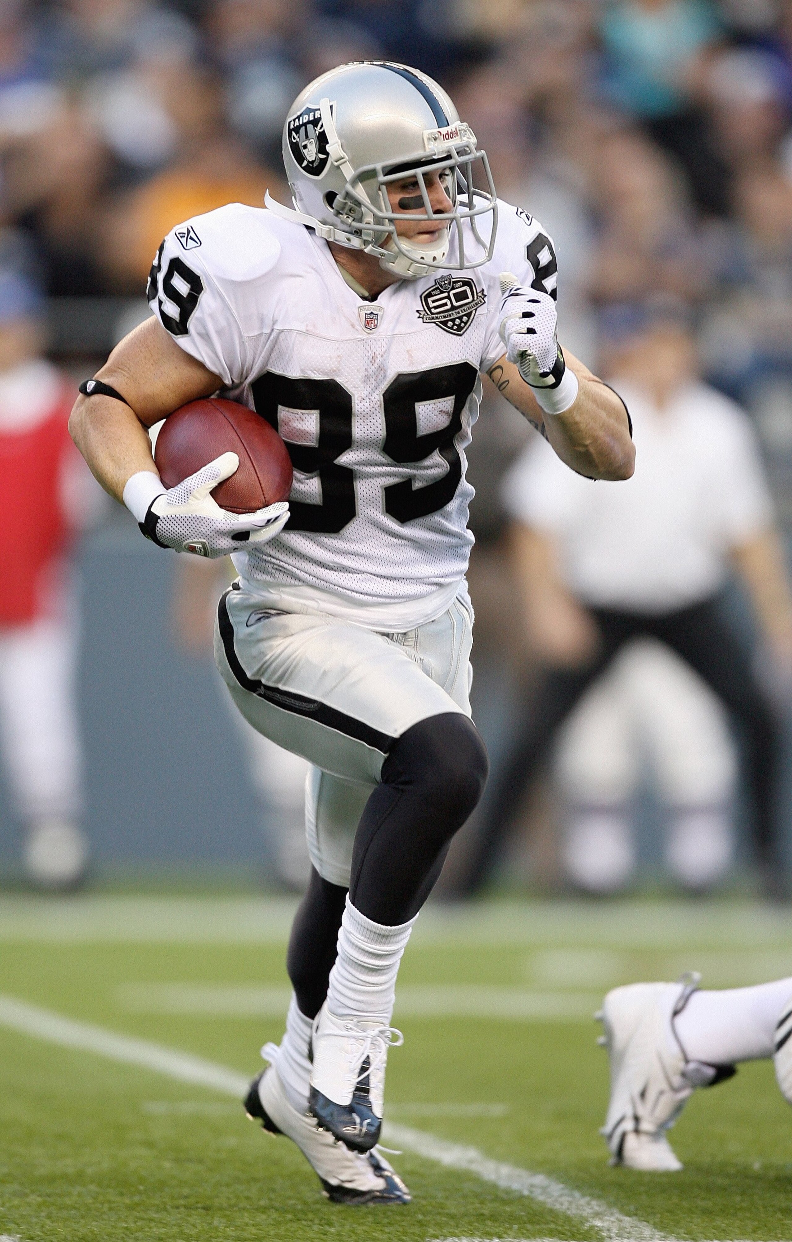 SEATTLE - SEPTEMBER 03: Nick Miller #89 of the Oakland Raiders runs the ball during the game against the Seattle Seahawks on September 3, 2009 at Qwest Field in Seattle, Washington. (Photo by Otto Greule Jr/Getty Images)