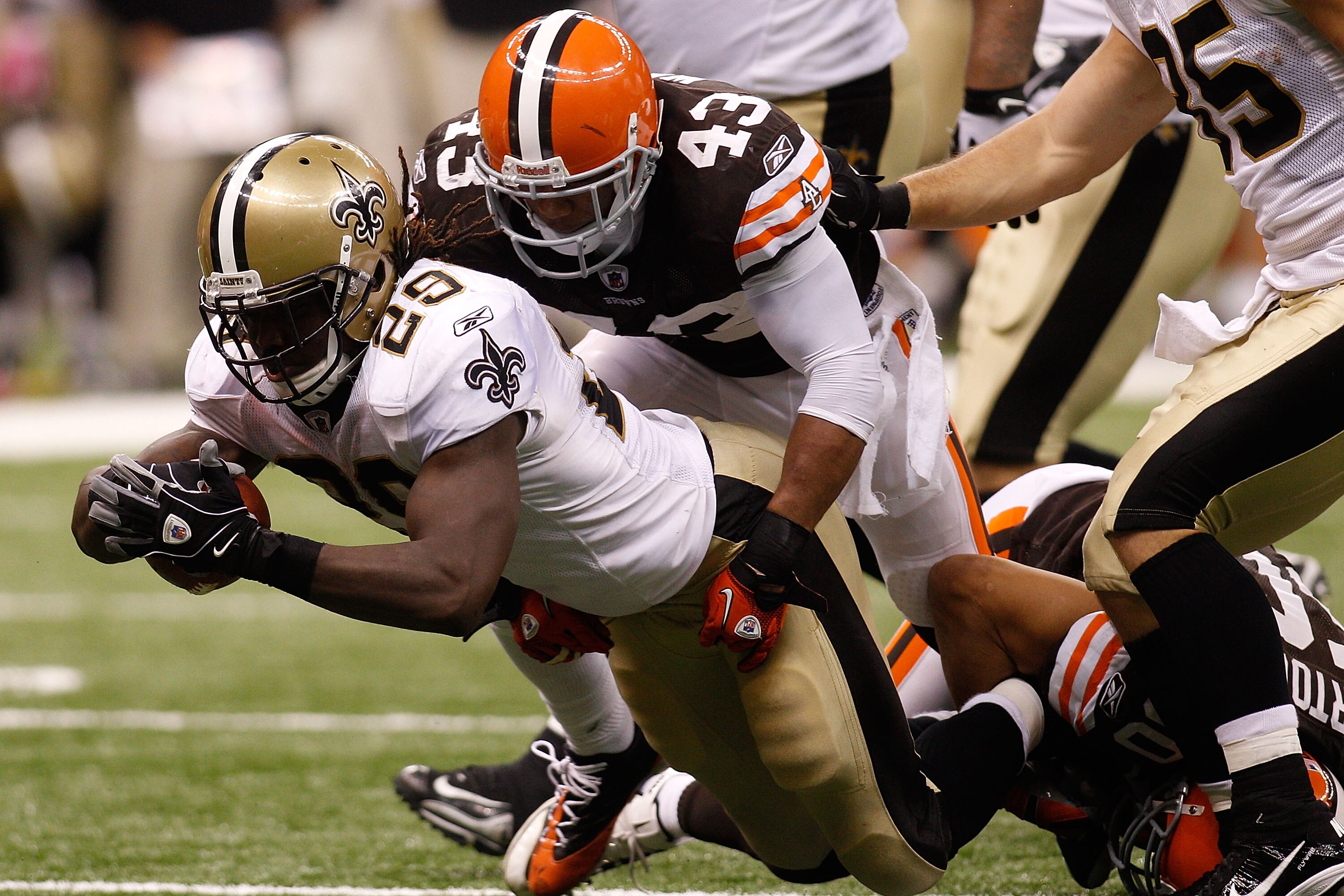 NEW ORLEANS - OCTOBER 24:  Chris Ivory #29 of the New Orleans Saints in action during the game against the Cleveland Browns at the Louisiana Superdome on October 24, 2010 in New Orleans, Louisiana.  (Photo by Chris Graythen/Getty Images)