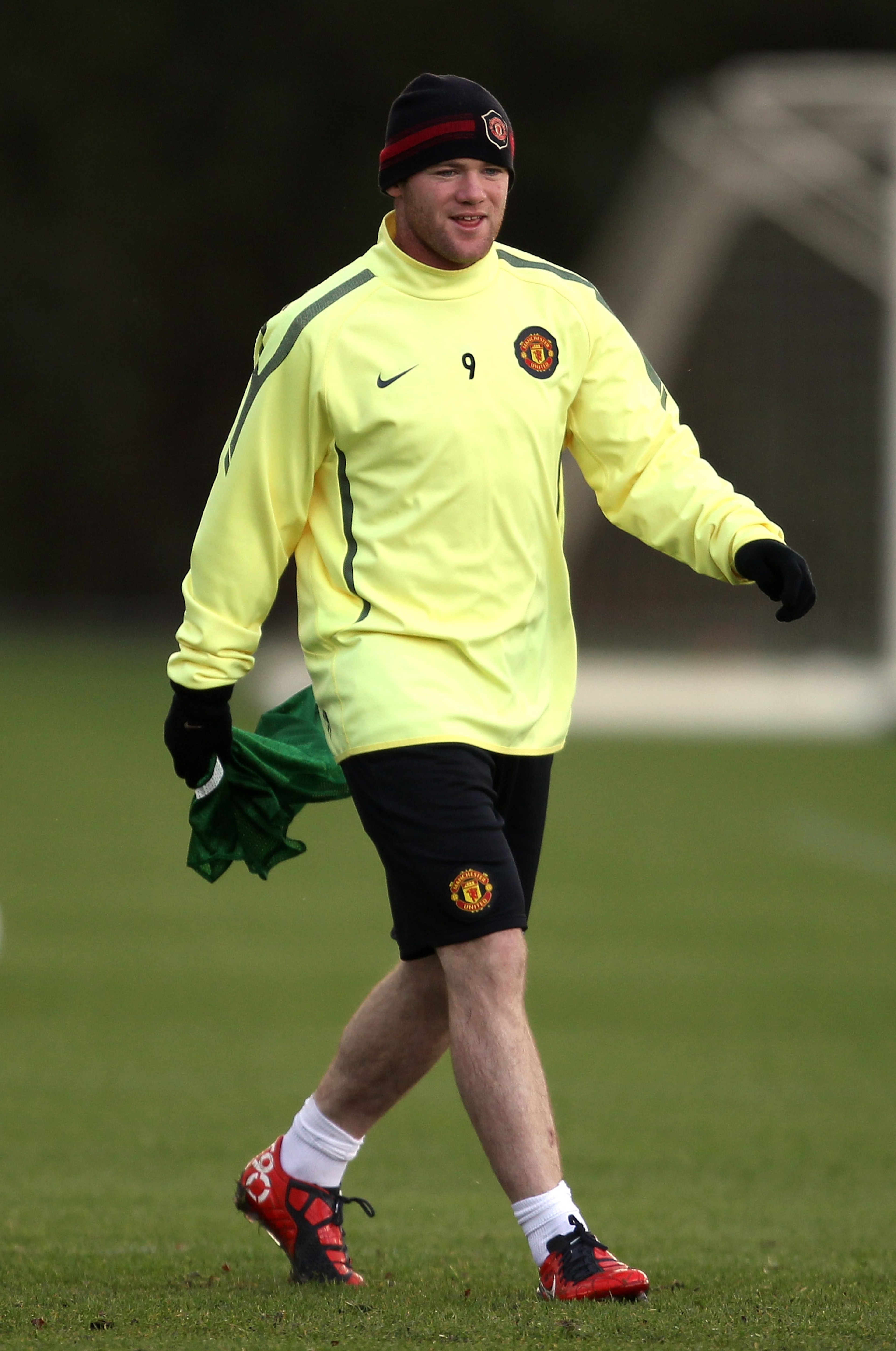 MANCHESTER, ENGLAND - OCTOBER 19:  Wayne Rooney of Manchester United looks on during a training session at the Carrington Training Complex on October 19, 2010 in Manchester, England.  (Photo by Alex Livesey/Getty Images)