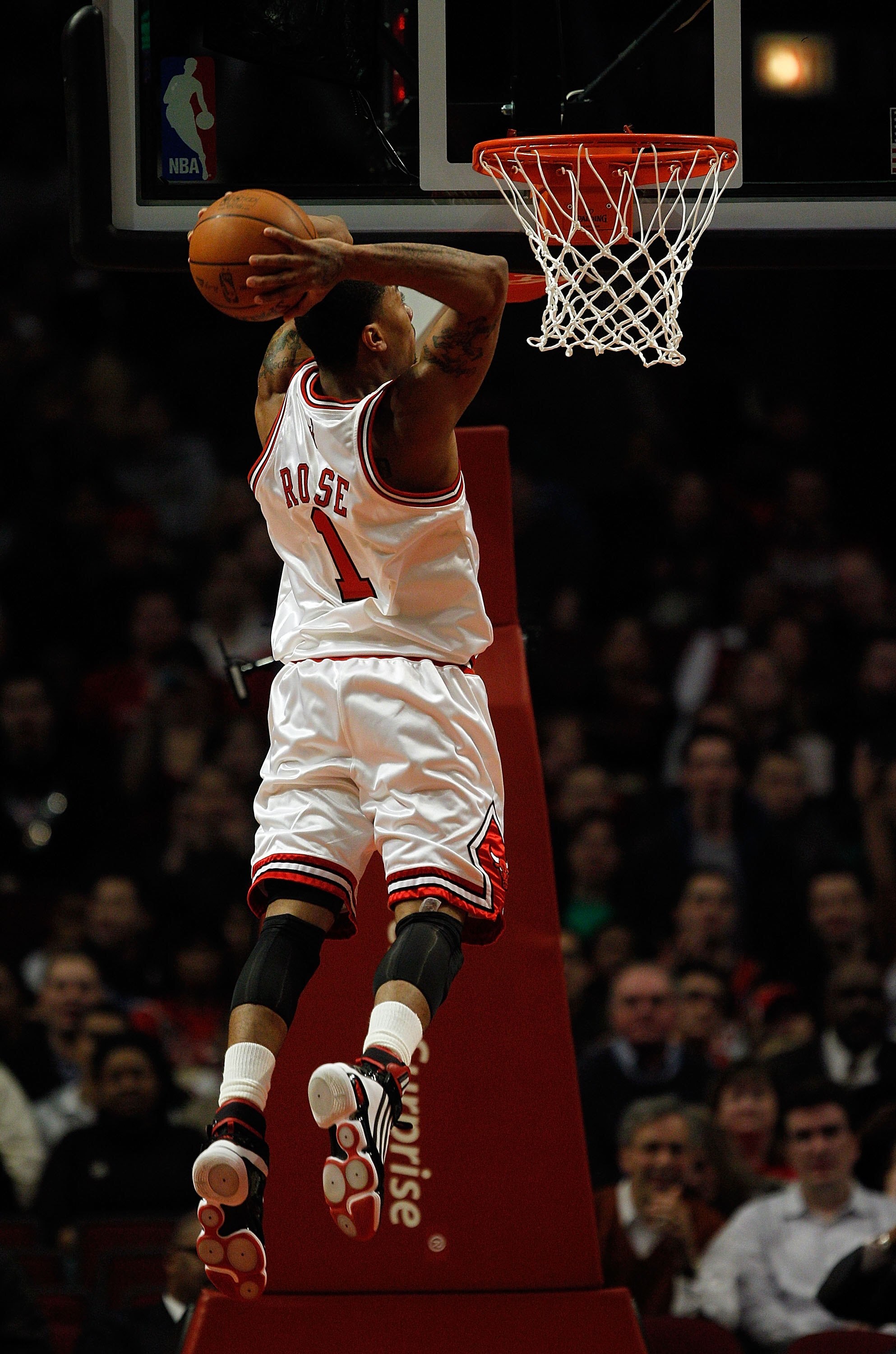 CHICAGO - MARCH 09: Derrick Rose #1 of the Chicago Bulls goes up for a dunk against the Utah Jazz at the United Center on March 9, 2010 in Chicago, Illinois. NOTE TO USER: User expressly acknowledges and agrees that, by downloading and/or using this Photo