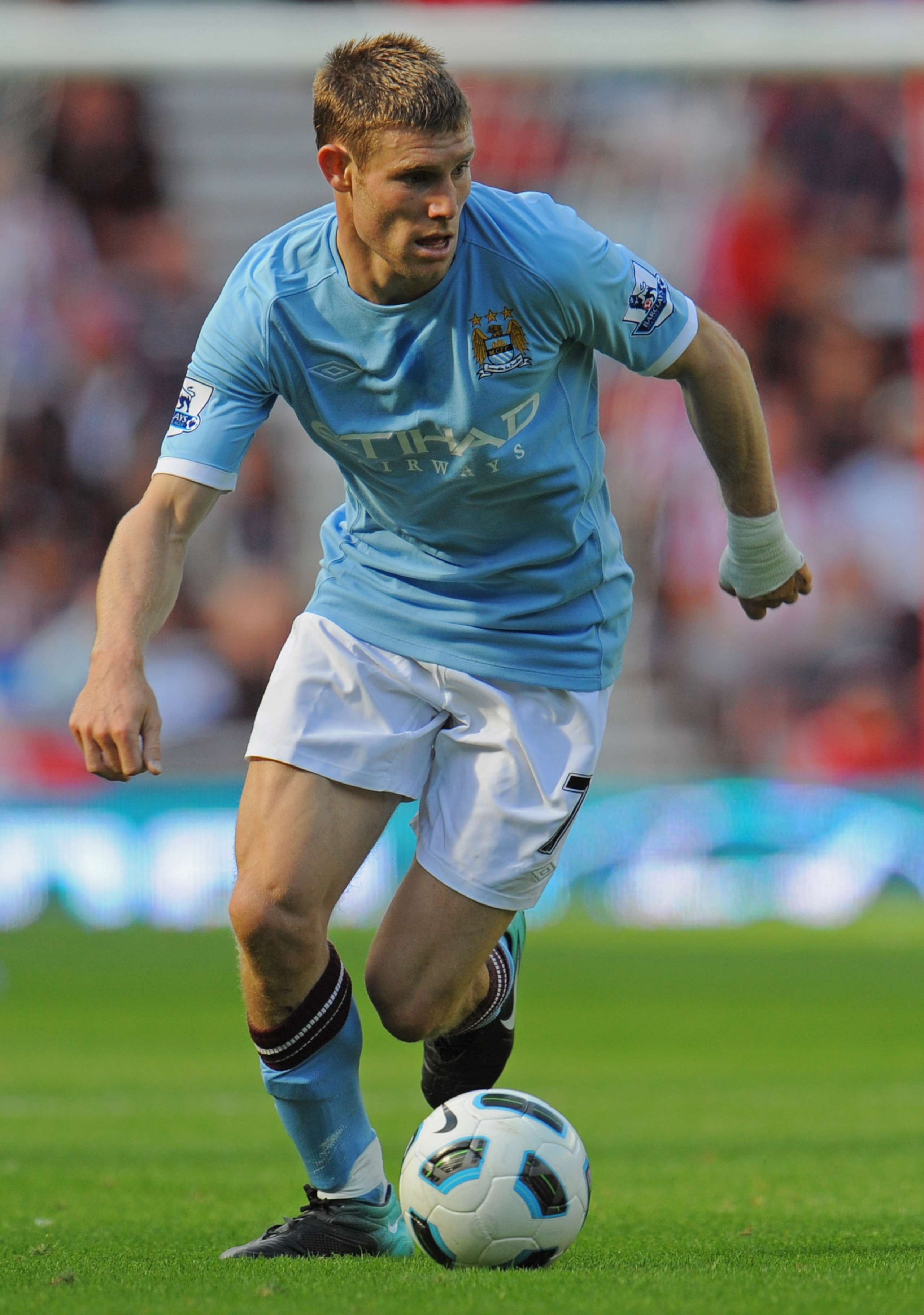 SUNDERLAND, ENGLAND - AUGUST 29: James Milner of Manchester City on the ball during the Barclays Premier League match between Sunderland and Manchester City at the Stadium of Light on August 29, 2010 in Sunderland, England.  (Photo by Michael Regan/Getty