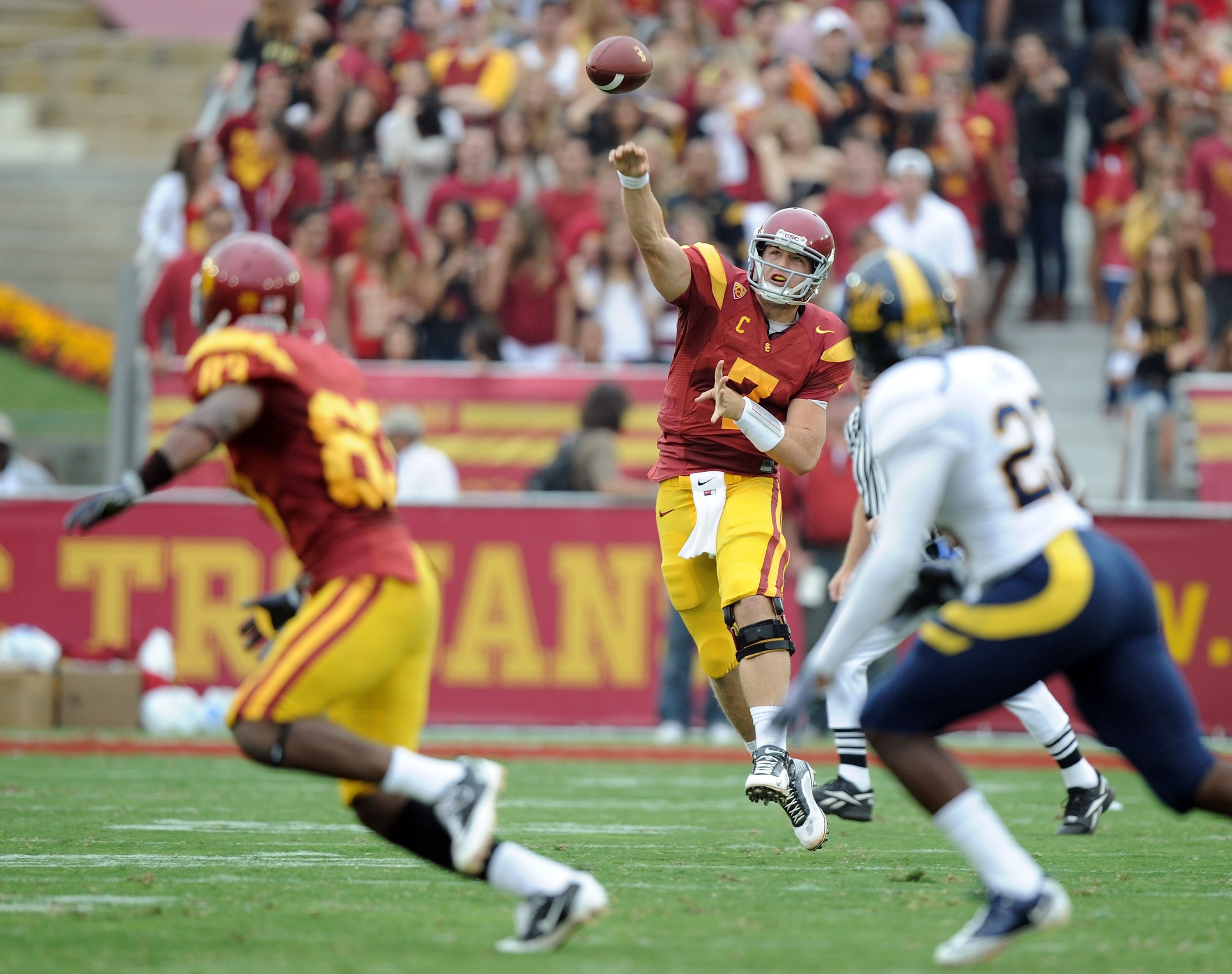 LOS ANGELES, CA - OCTOBER 16:  Matt Barkley #7 of the USC Trojans passes on the run to Ronald Johnson #83 as he is covered by Mitchel Bartolo #27 of the California Golden Bears during the first quarter at Los Angeles Memorial Coliseum on October 16, 2010