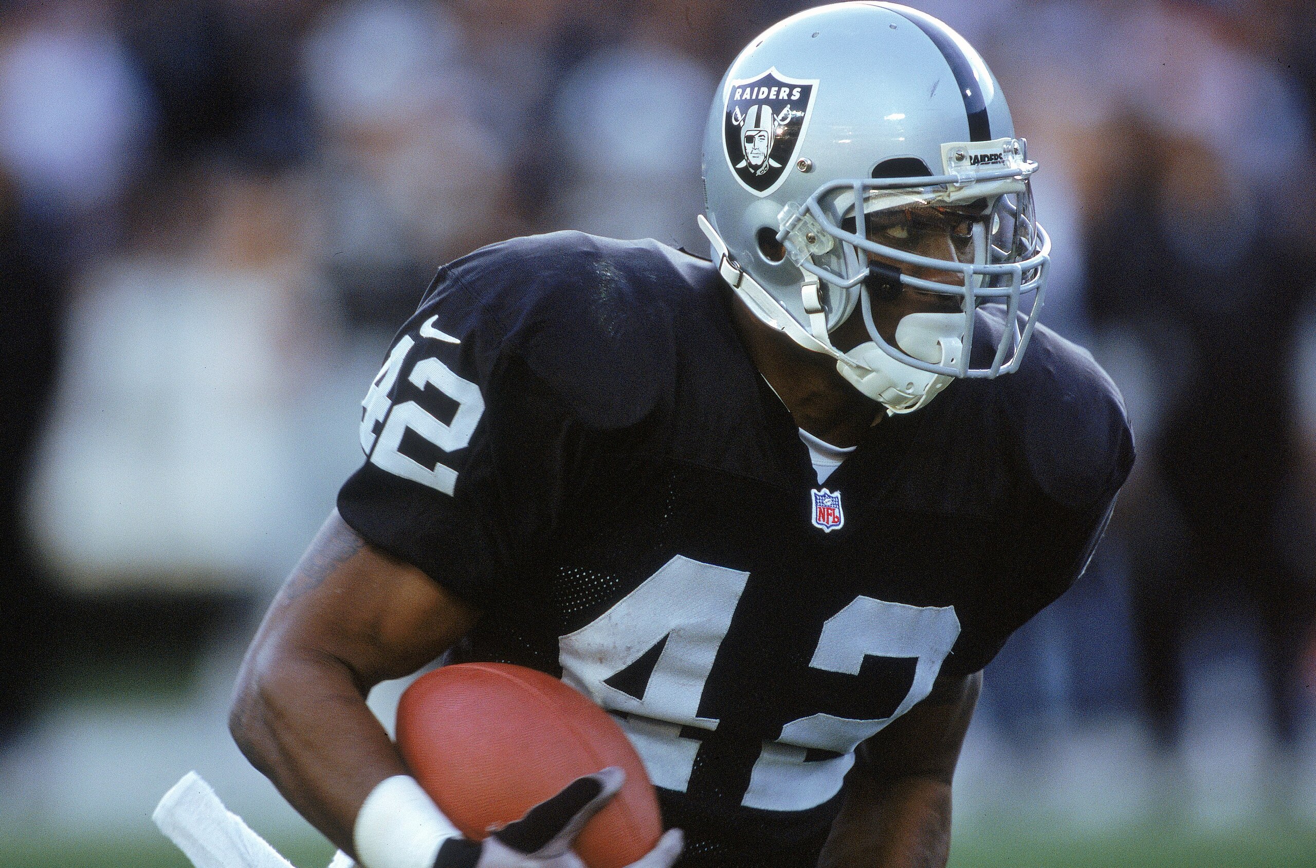 24 Dec 2000:  Terry Kirby #42 of the Oakland Raiders moves with the ball during the game against the Carolina Panthers at the Network Associates Coliseum in Oakland, California.  The Raiders defeated the Panthers 52-9.Mandatory Credit: Tom Hauck  /Allspor