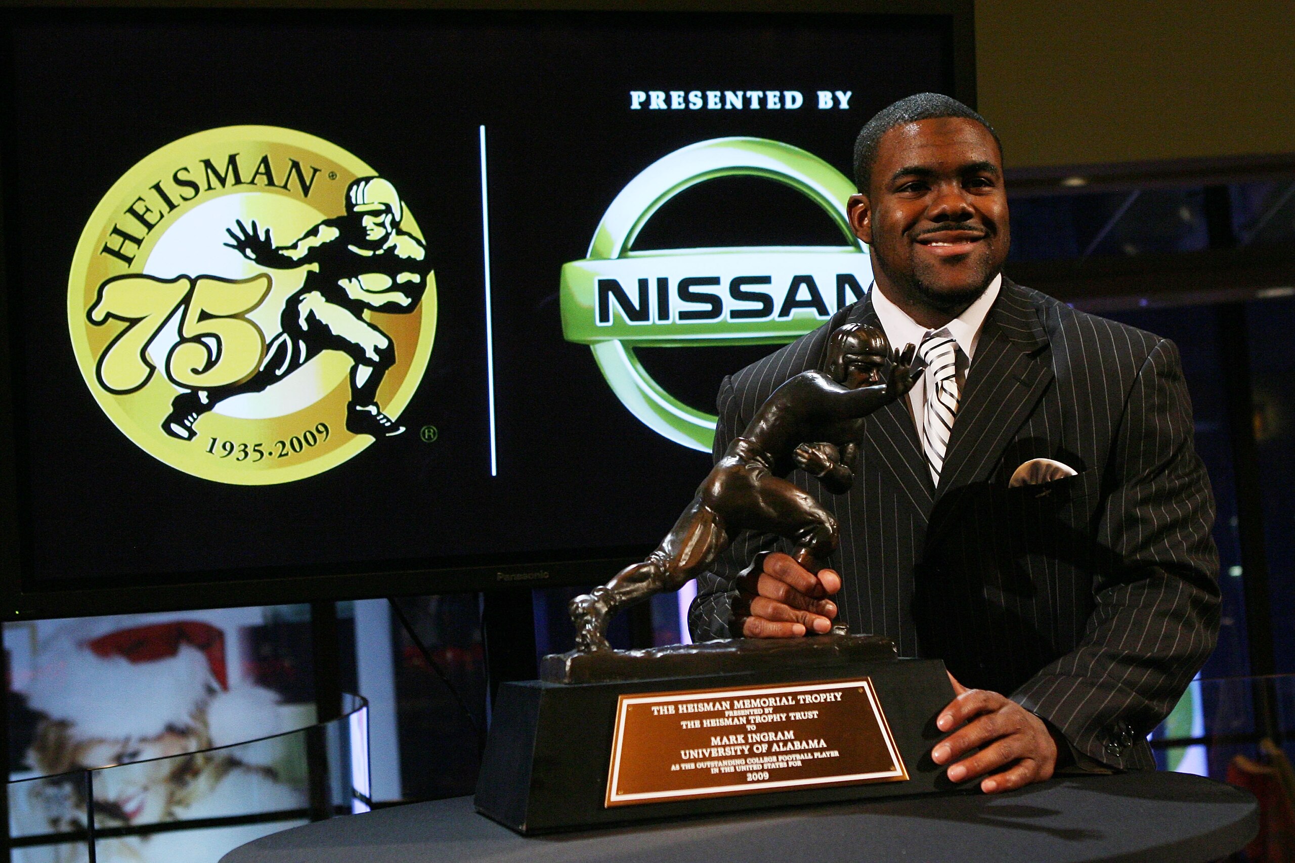 NEW YORK - DECEMBER 12:  Running back Mark Ingram #22 of the Alabama Crimson Tide poses with the Heisman Trophy during a press conference after being named the 75th Heisman Trophy winner at the Marriott Marquis on December 12, 2009 in New York City.  (Pho