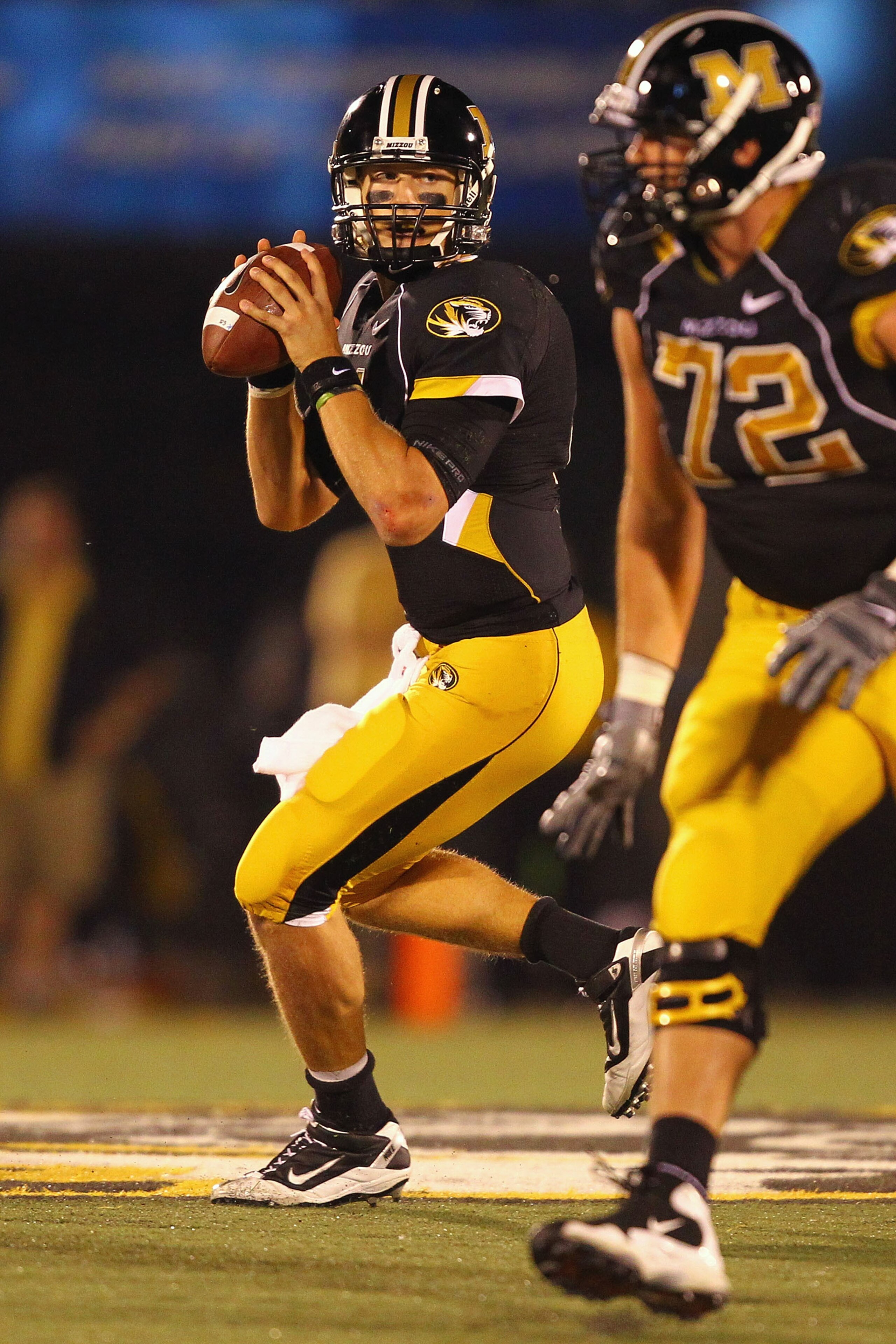 COLUMBIA, MISSOURI - OCTOBER 23: Blaine Gabbert #11of the Missouri Tigers looks to pass the ball against the Oklahoma Sooners at Faurot Field/Memorial Stadium on October 23, 2010 in Columbia, Missouri.  (Photo by Dilip Vishwanat/Getty Images)