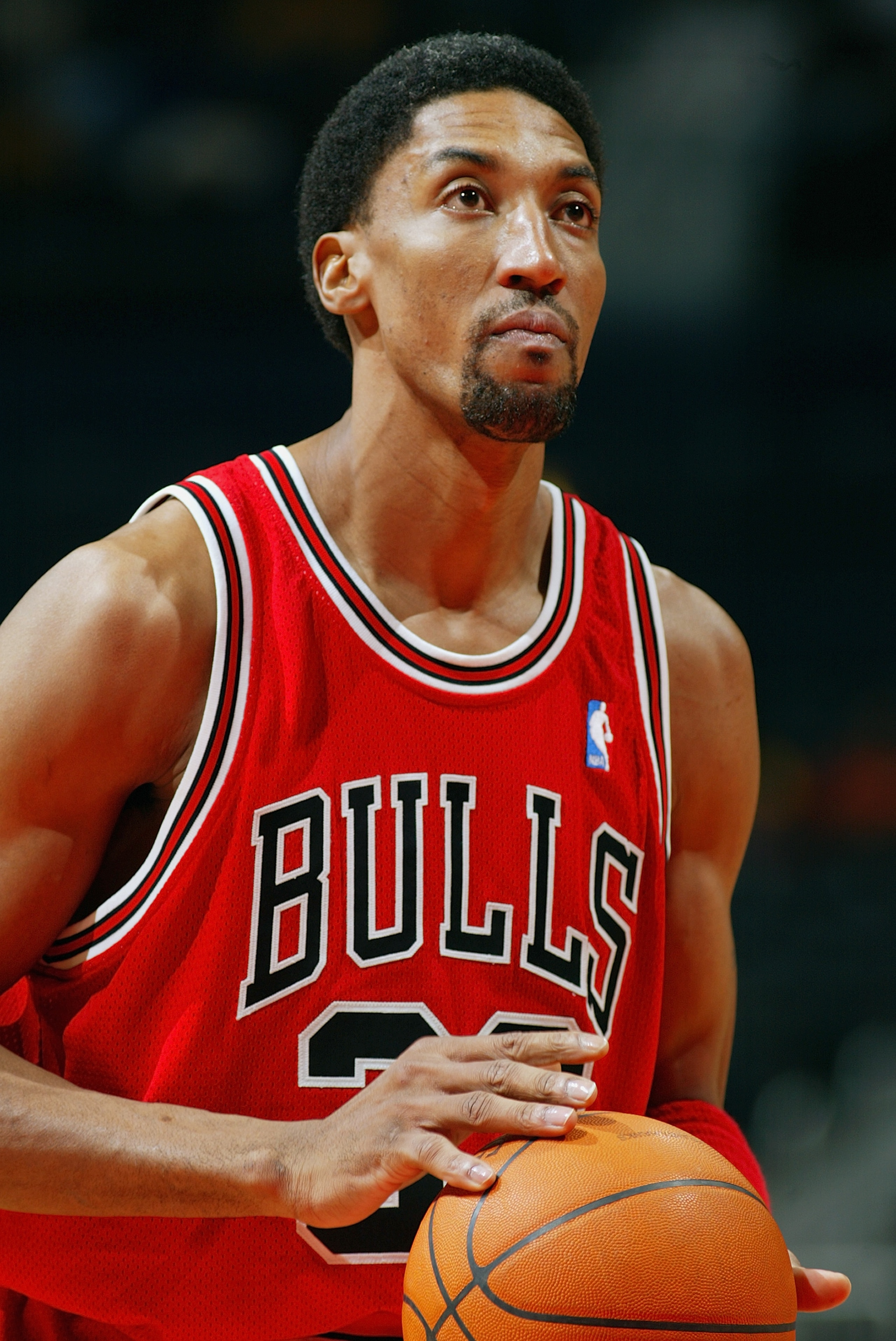 ATLANTA  - JANUARY 21:  Scottie Pippen #33 of the Chicago Bulls shoots a free throw during the game against the Atlanta Hawks at Philips Arena on January 21, 2004 in Atlanta, Georgia.  The Hawks won 97-87.  NOTE TO USER: User expressly acknowledges and ag