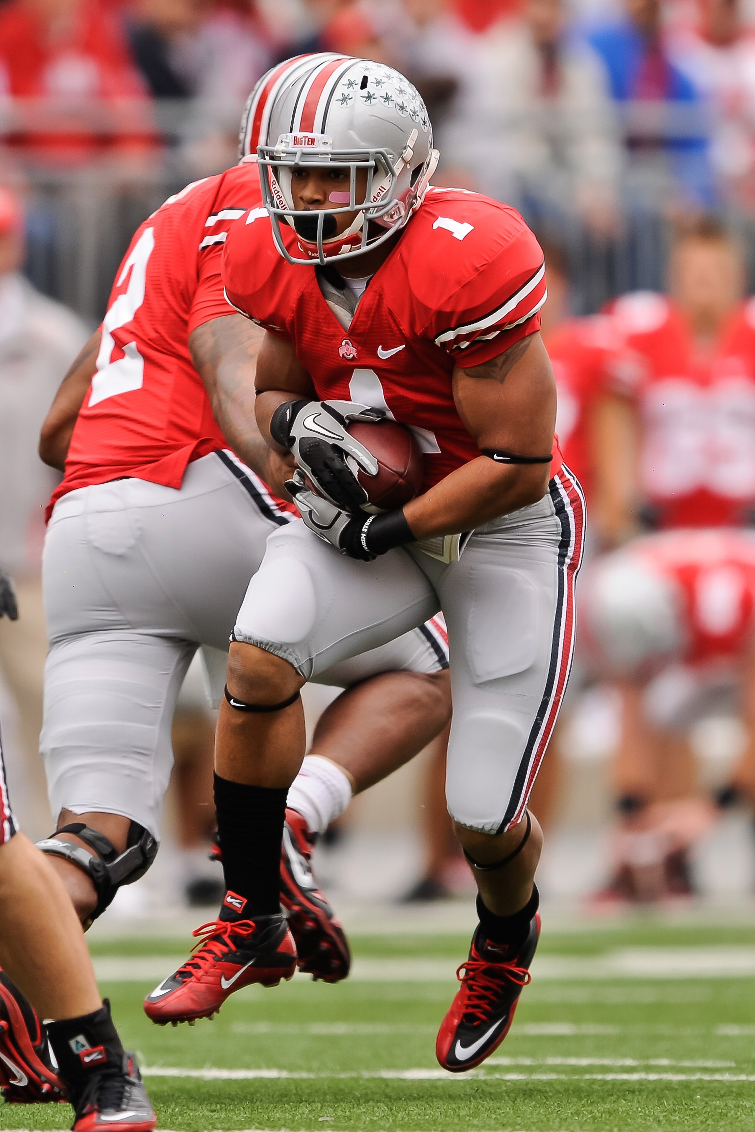 COLUMBUS, OH - OCTOBER 23:  Dan Herron #1 of the Ohio State Buckeyes runs with the ball against the Purdue Boilermakers at Ohio Stadium on October 23, 2010 in Columbus, Ohio.  (Photo by Jamie Sabau/Getty Images)