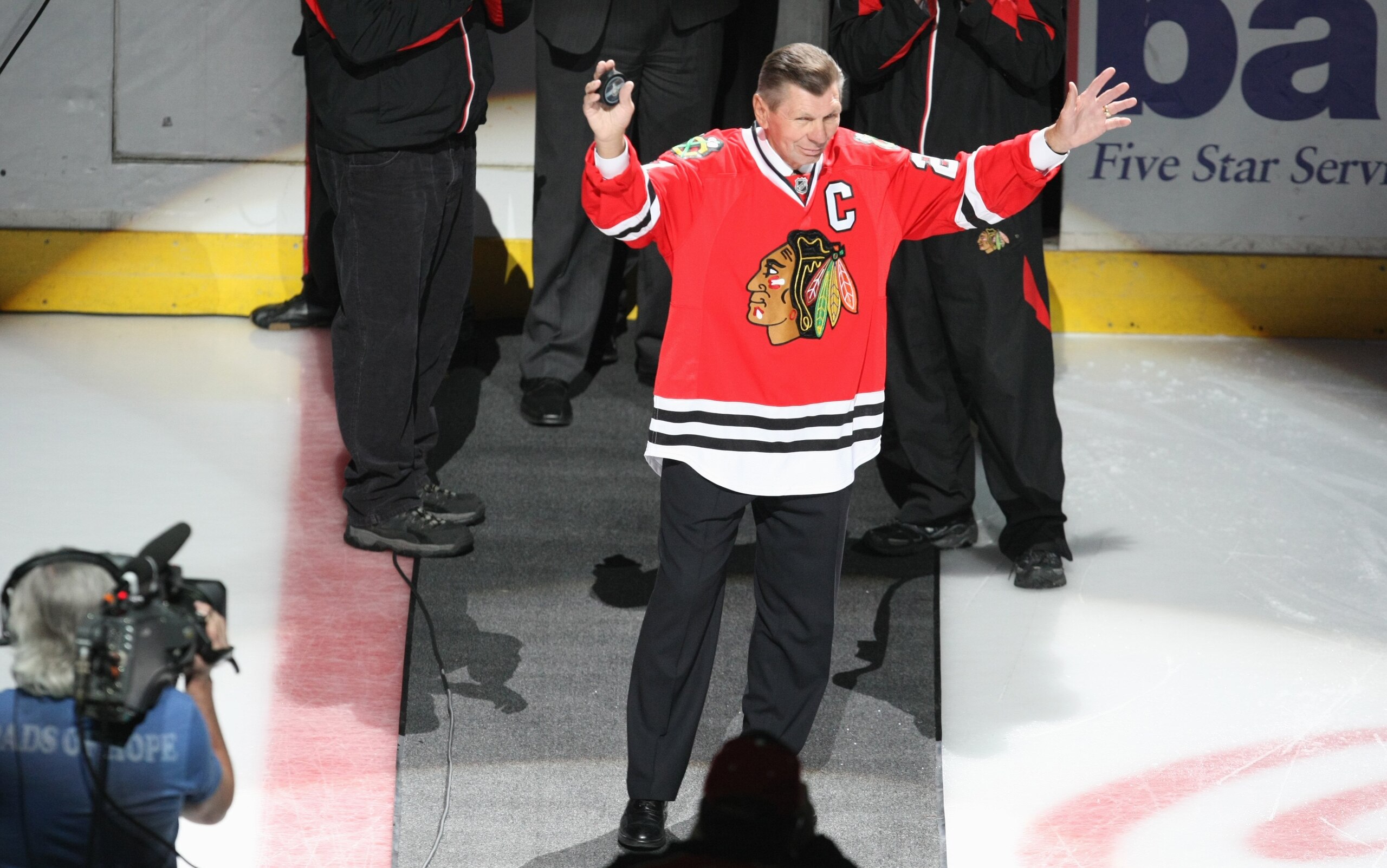 CHICAGO - APRIL 25: Former Chicago Blackhawks player Stan Mikita waves to the crowd prior to the start of play against the Calgary Flames during Game Five of the Western Conference Quarterfinals of the 2009 Stanley Cup Playoffs on April 25, 2009 at the Un CHICAGO - APRIL 25: Former Chicago Blackhawks player Stan Mikita waves to the crowd prior to the start of play against the Calgary Flames during Game Five of the Western Conference Quarterfinals of the 2009 Stanley Cup Playoffs on April 25, 2009 at the Un