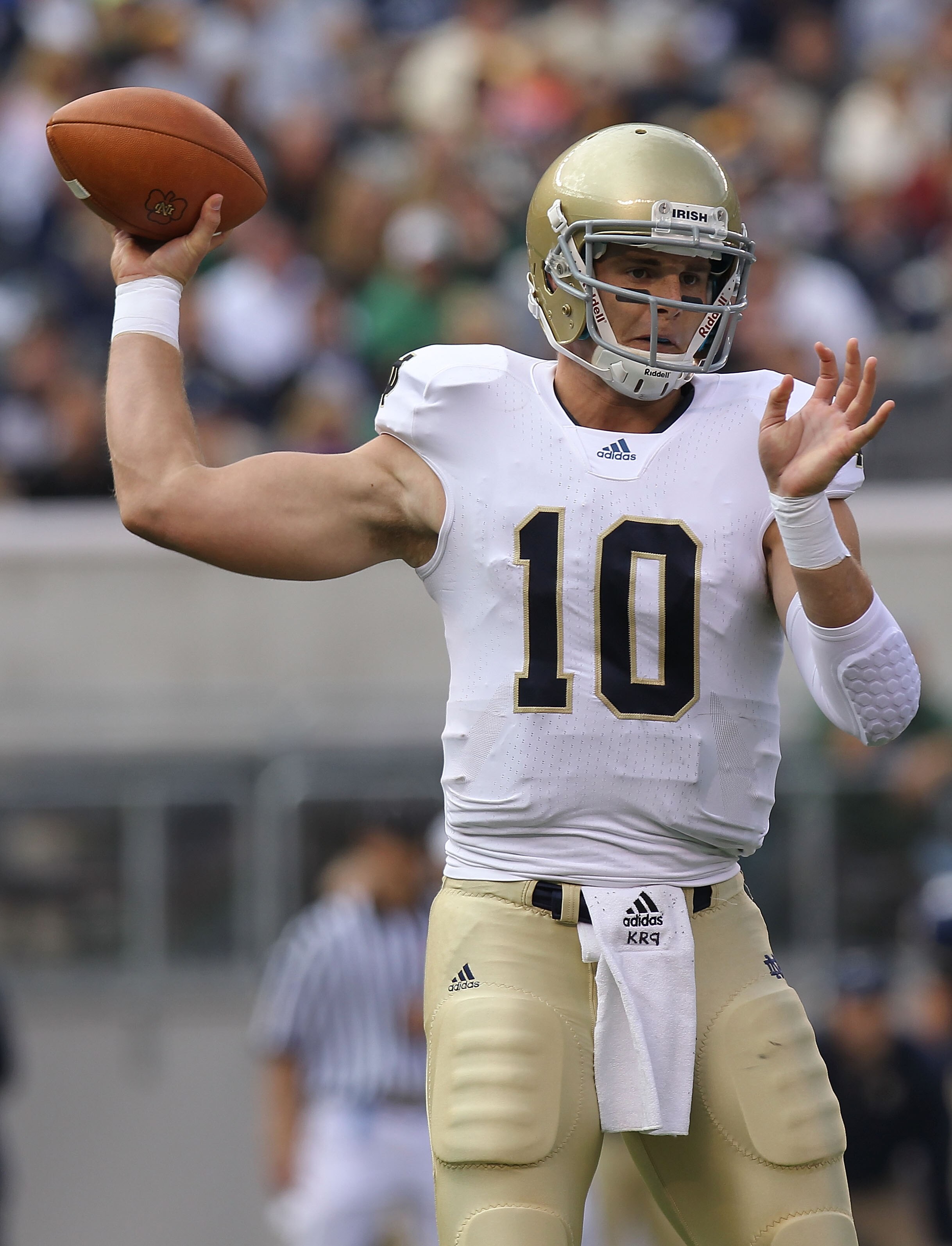 EAST RUTHERFORD, NJ - OCTOBER 23:  Dayne Crist #10 of the Notre Dame Fighting Irish passes against the Navy Midshipmen at New Meadowlands Stadium on October 23, 2010 in East Rutherford, New Jersey.  (Photo by Nick Laham/Getty Images)
