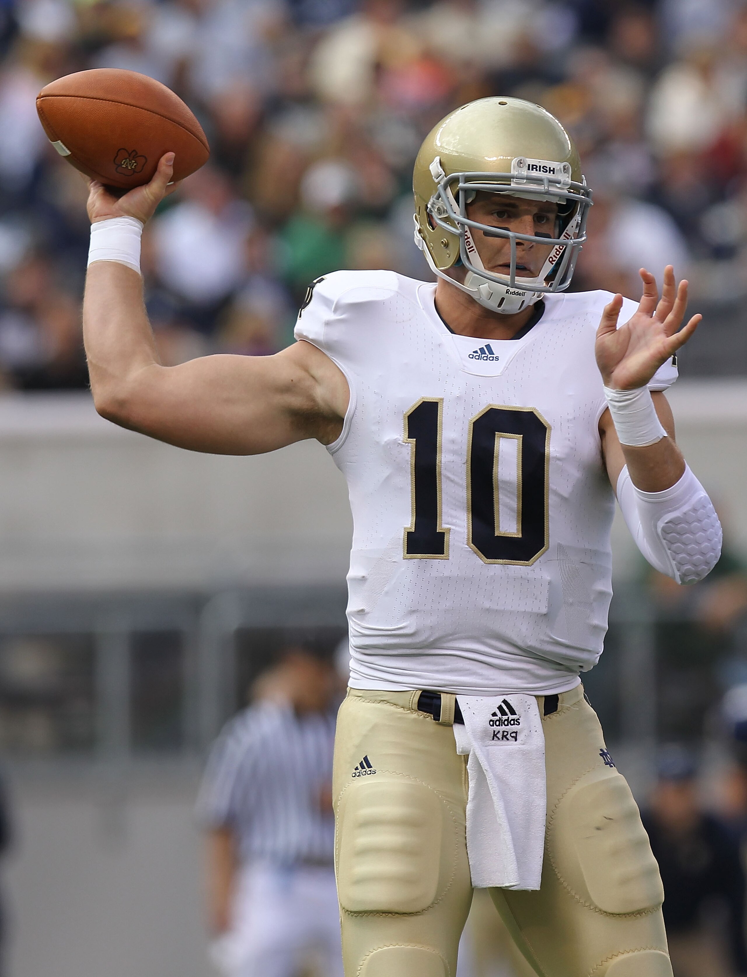 EAST RUTHERFORD, NJ - OCTOBER 23: Dayne Crist #10 of the Notre Dame Fighting Irish passes against the Navy Midshipmen at New Meadowlands Stadium on October 23, 2010 in East Rutherford, New Jersey. (Photo by Nick Laham/Getty Images) EAST RUTHERFORD, NJ - OCTOBER 23: Dayne Crist #10 of the Notre Dame Fighting Irish passes against the Navy Midshipmen at New Meadowlands Stadium on October 23, 2010 in East Rutherford, New Jersey. (Photo by Nick Laham/Getty Images)